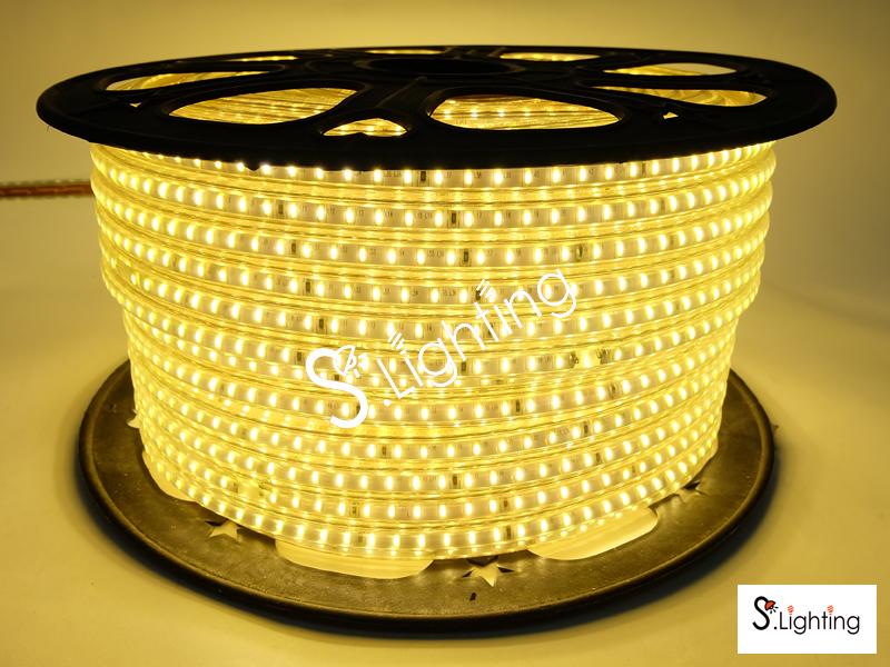 ไฟท่อ ไฟสายยางแบน LED SMD3014 2 ไส้ แสงวอร์ม ความยาว100เมตร ทุก 1 เมตร มีหลอดไฟชิพ LED SMD 120 ดวง ไฟท่อไฟสายยางกำลังเป็นที่นิยมสำหรับตกแต่งร้านค้า อาคาร บ้าน สำนักงาน ร้านอาหาร โรงแรม รีสอร์ท ห้างสรรพสินค้า ป้ายโฆษณา ติดตั้งได้ทั้งภายนอกและภายใน