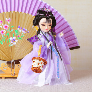 ตุ๊กตาผู้หญิงจีนโบราณในชุดผ้าไหม งานศิลปะจีน ของฝากจากมณฑลเจียงซู