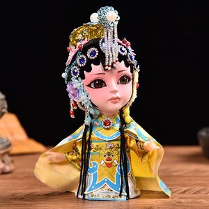 ตุ๊กตานักแสดงงิ้วในชุดผ้าไหม งานศิลปะจีน ของฝากจากปักกิ่ง