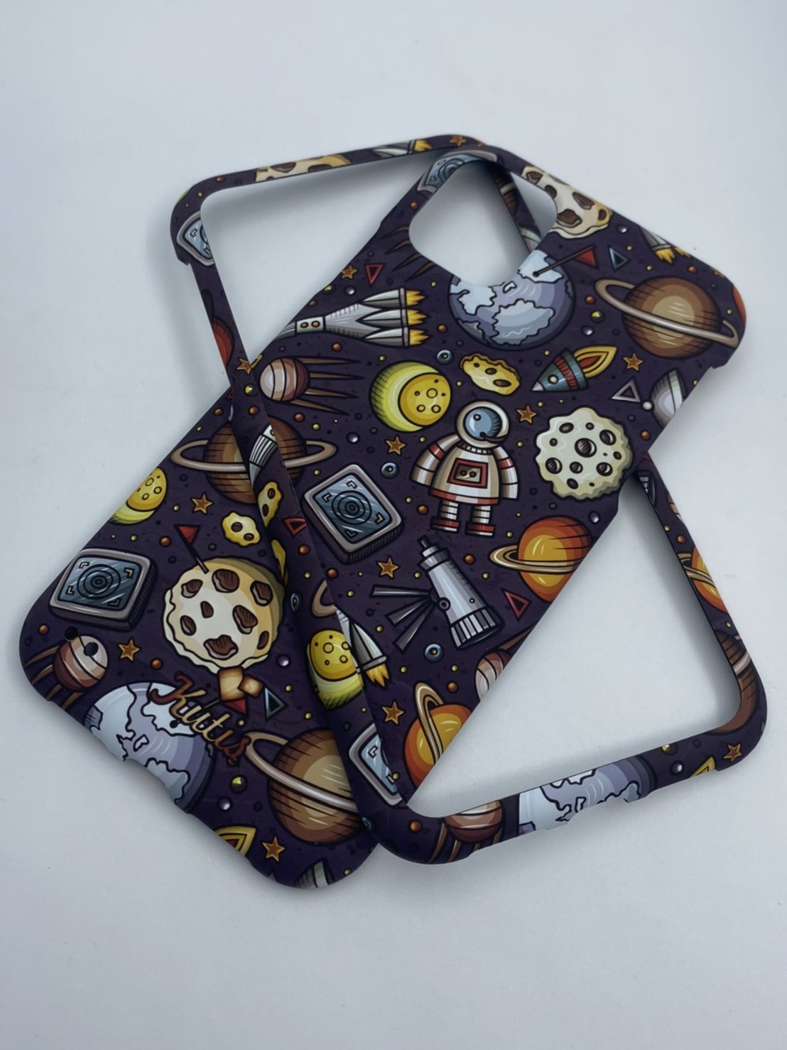 เคสคูทิส(Kutis)เคสไอโฟน11G(ลายรวมดาวอวกาศ)มาใหม่ เคสประกบหน้า-หลัง เคสเรืองแสง เคสลายวินเทจ ร้านSuperhero Klongthom