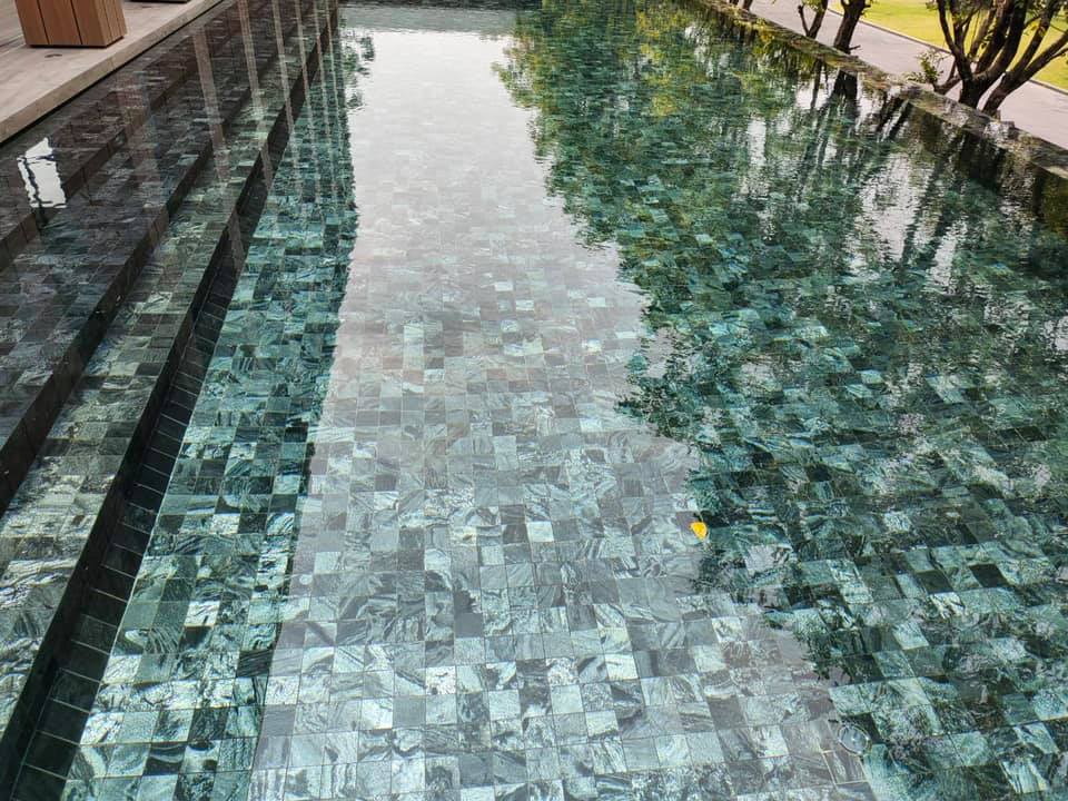 หินปูสระว่ายน้ำ Silver Grey สวยหรู ดูมีมิติ