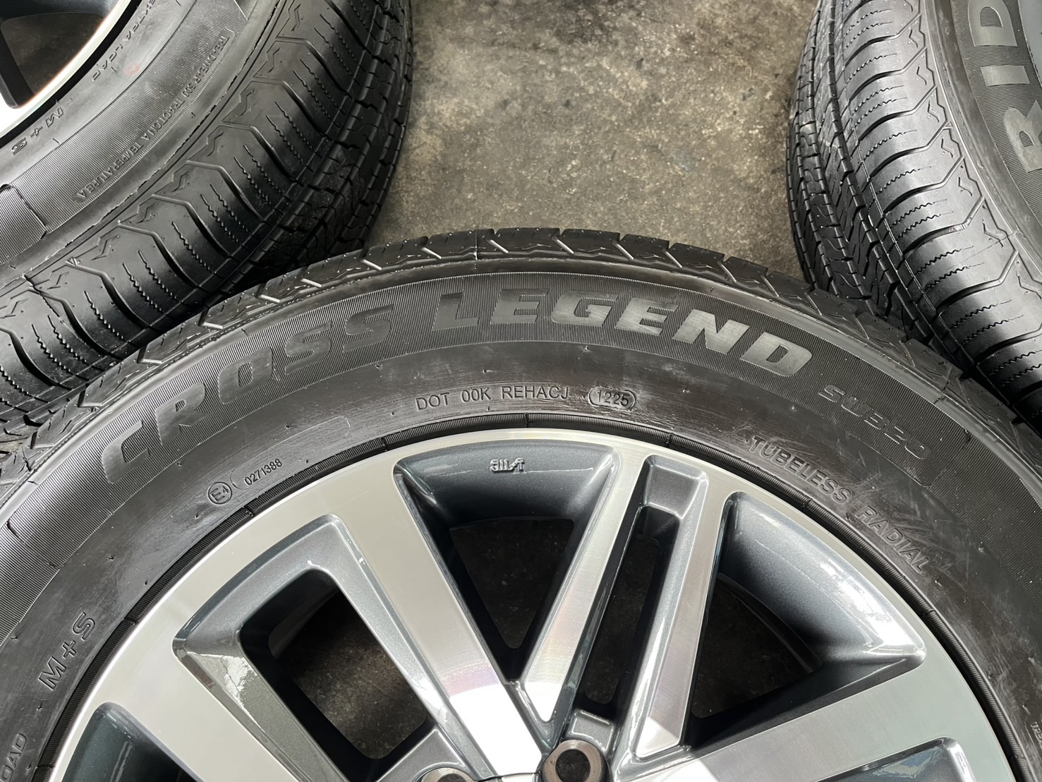 ✨ล้อแม็ก✨Toyota Fortuner ตัวท็อป ขอบ 18 เทาหน้าเงา พร้อมยาง 265-60-18 GOODRIDE💥ปี 25💥