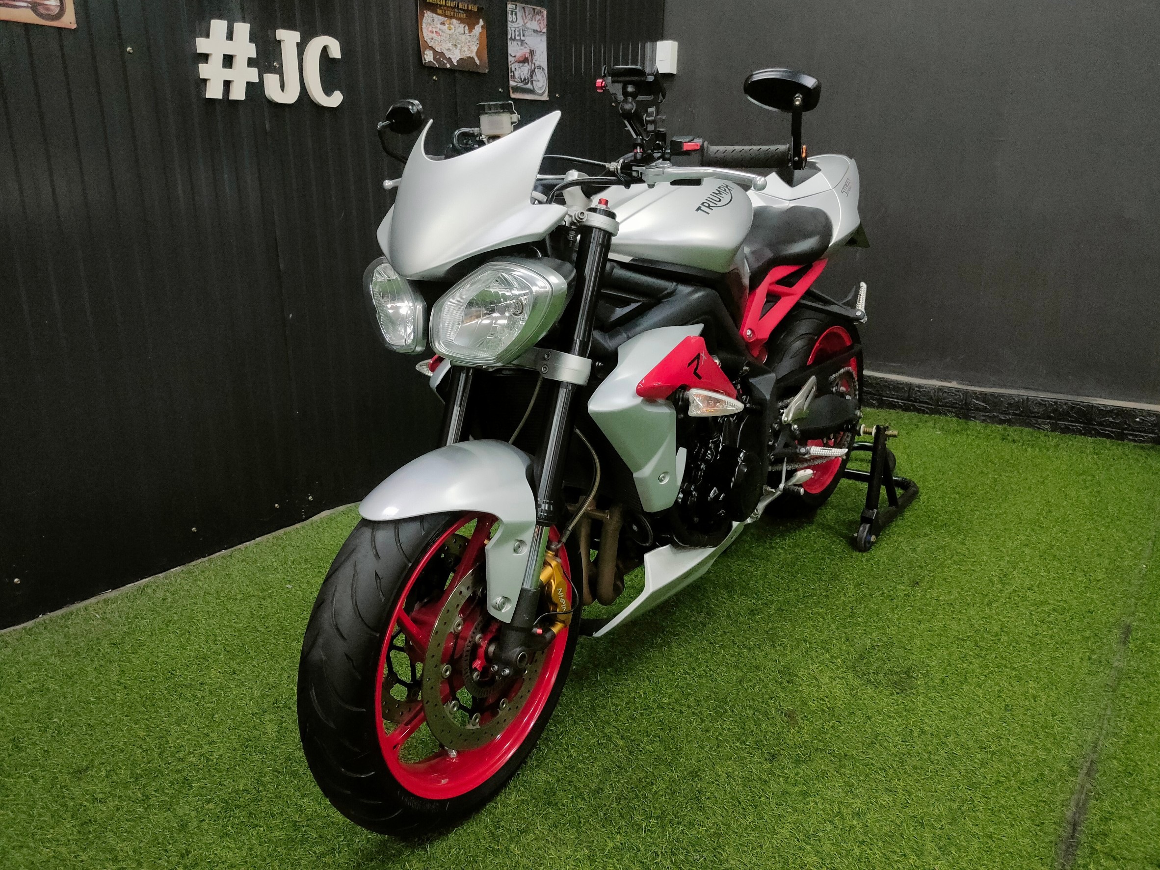 💢 จี๊ดสุดใน Naked 600cc 🏍💨 Triumph Street triple 675RX จดปี17 มาพร้อมโปรแรงส์ ๆ 🔥