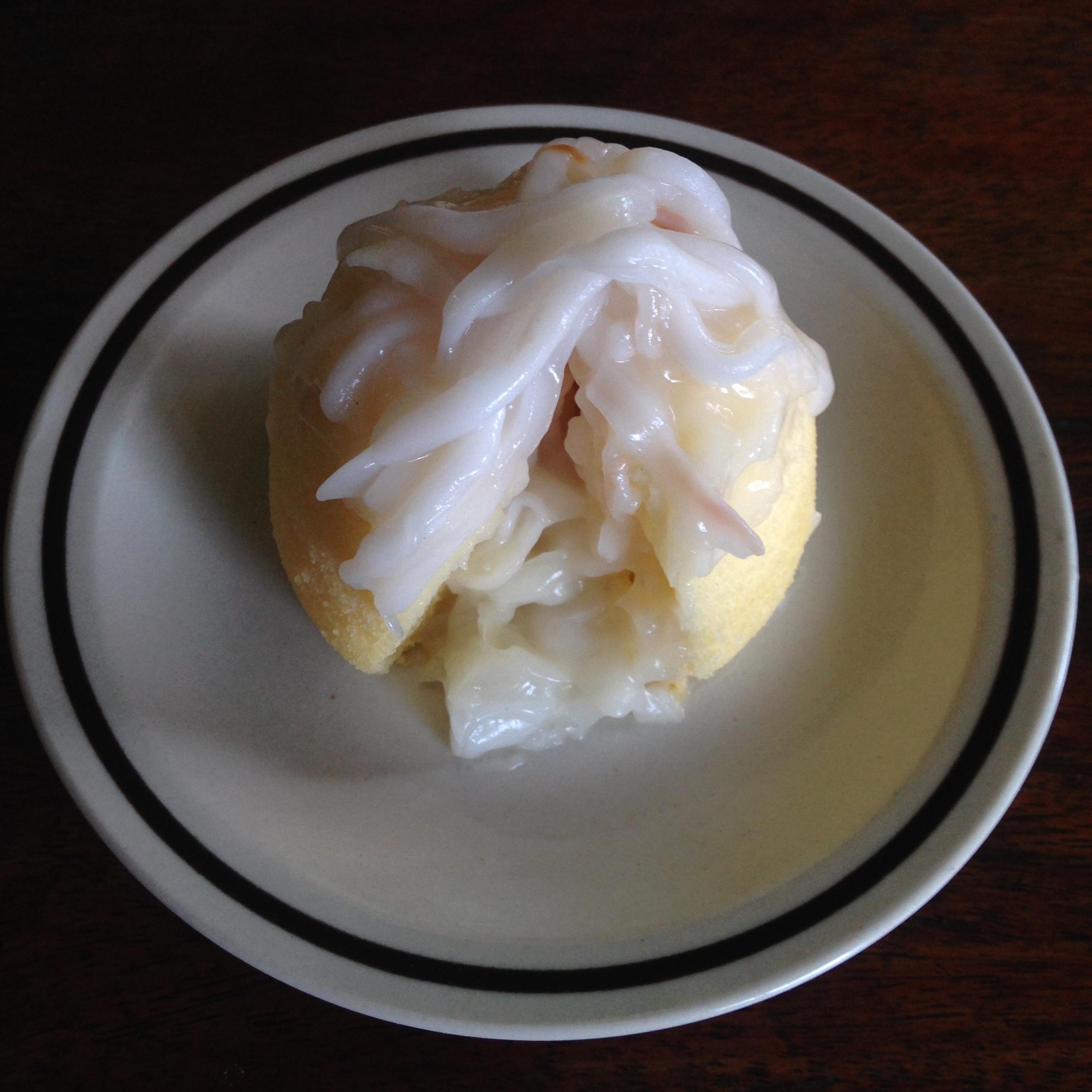 เค้กบอลมะพร้าวอ่อนลาวา Young Coconut Ball Lava Cake