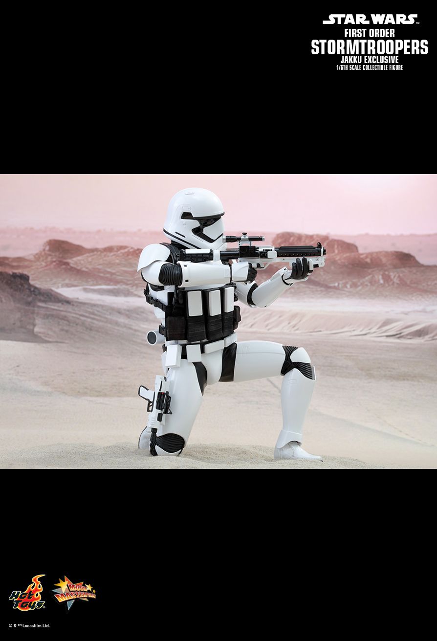 Hot Toys MMS333 STAR WARS: THE FORCE AWAKENS - FIRST ORDER STORMTROOPER (JAKKU EXCLUSIVE)