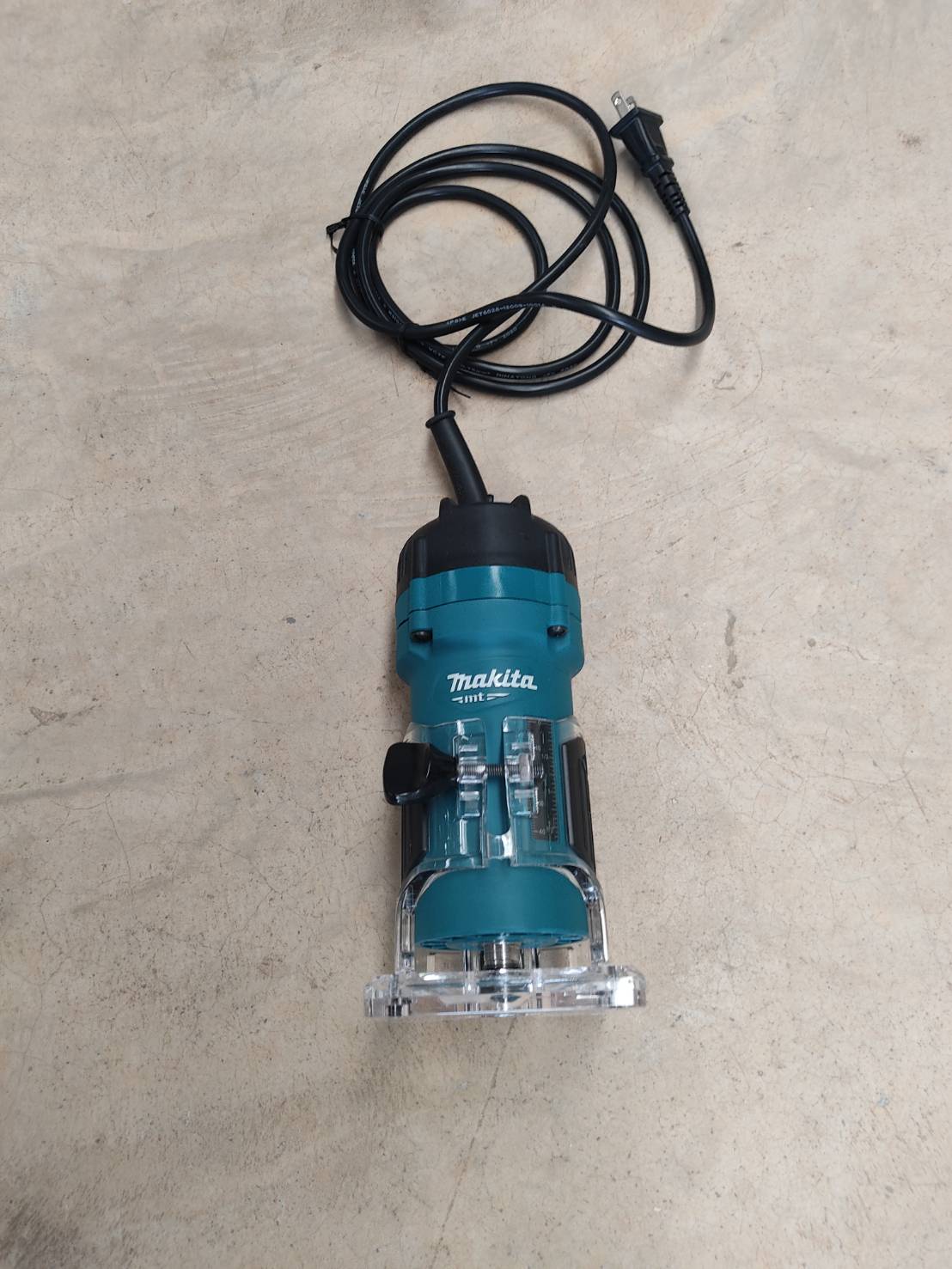 ทริมเมอร์ 1/4" M3700B (6MM.) MAKITA