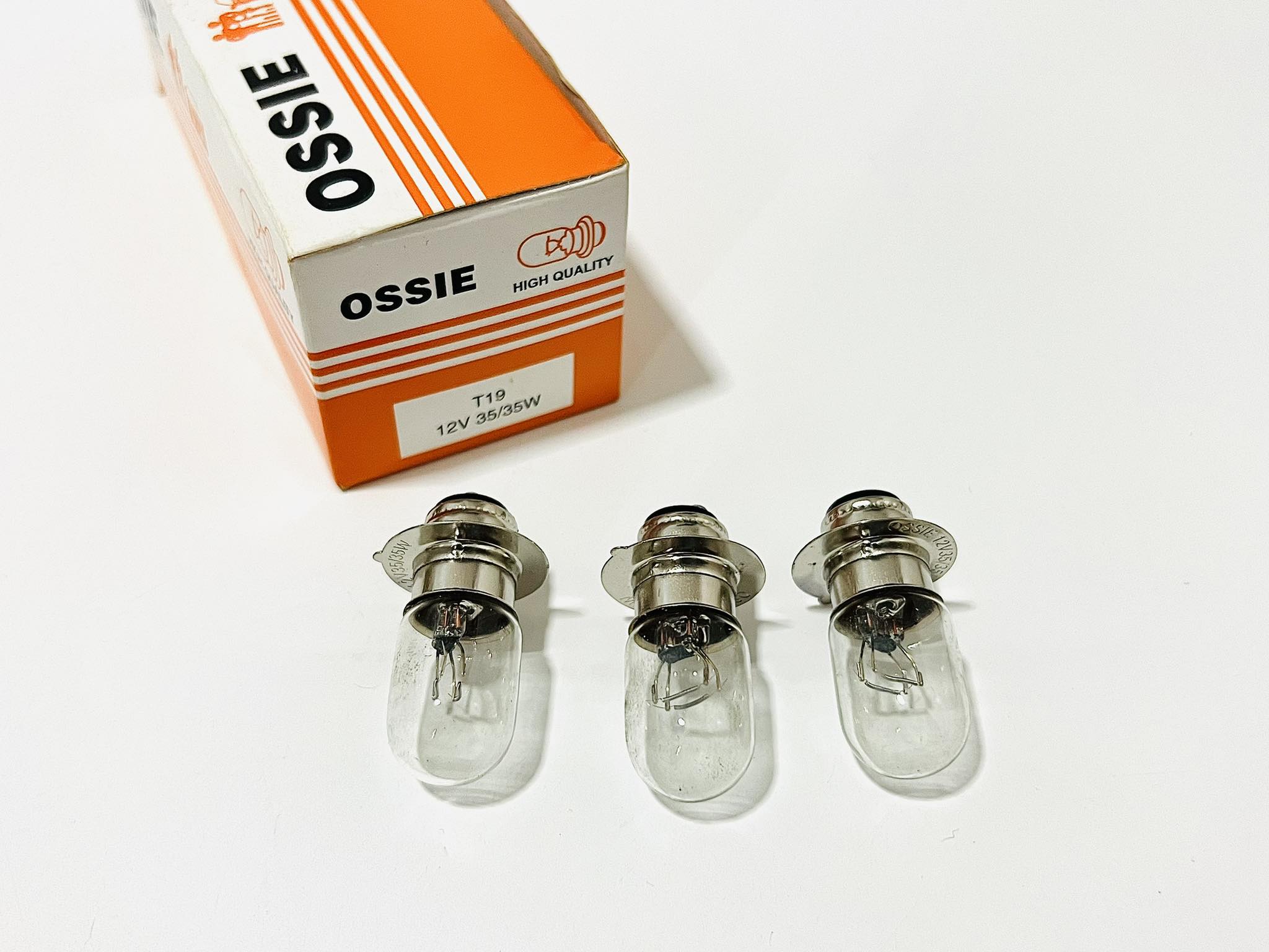 หลอดไฟแป้นเล็กมอเตอร์ไซด์ทั่วไป 12V 35/35 w L19