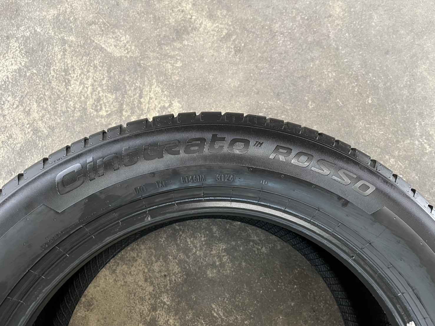 ✨ยาง✨215-55-16 Pirelli♨️ปี 24♨️สภาพสวย