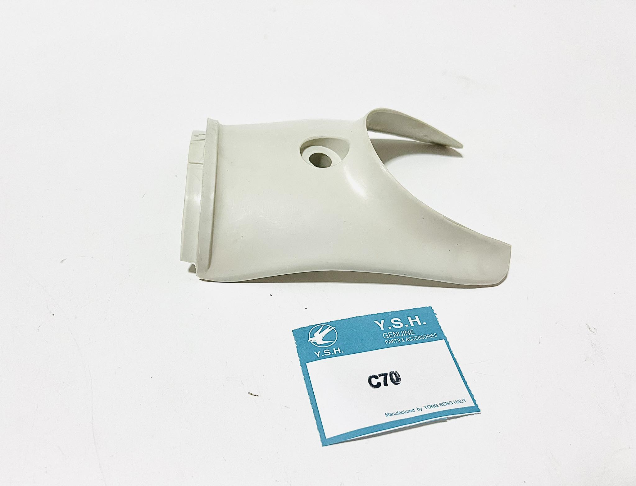 บังตะเกียบหน้า C70 สีพื้น สีขาว