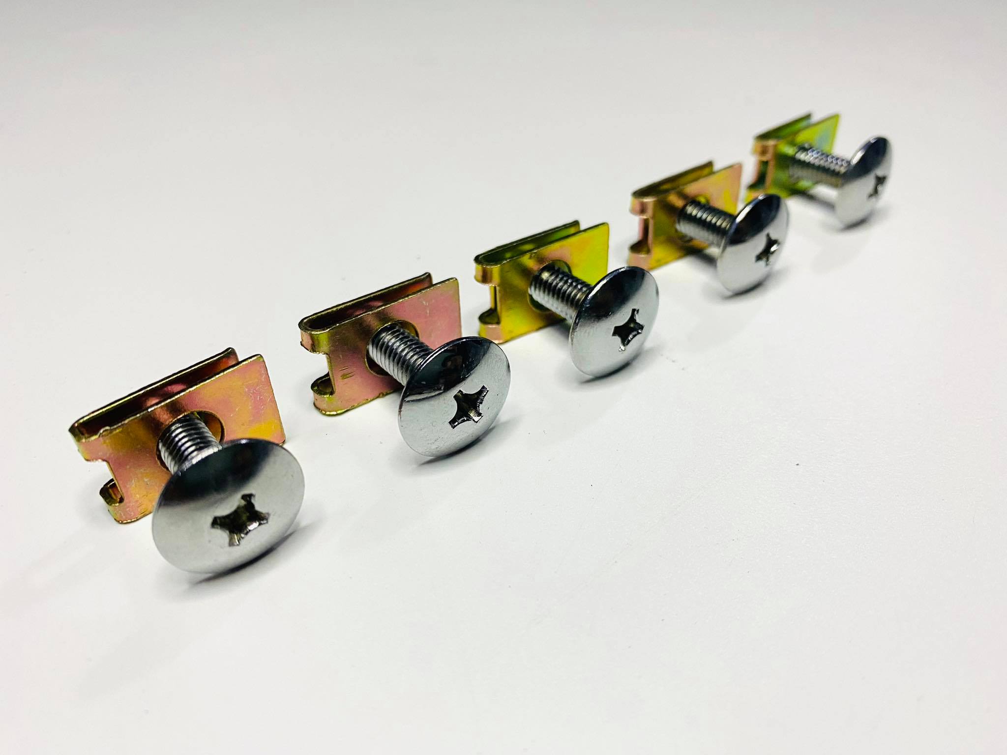 น๊อต+กิ๊ปบังลมชุดสีมอเตอร์ไซด์ 6*20