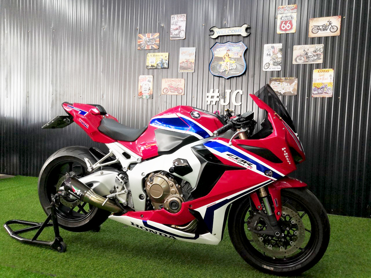 นี่มันแฝดน้อง CBR1000RR นี่หน่าา!!! 😎😎 Honda #CBR650RR SP ปี2019
