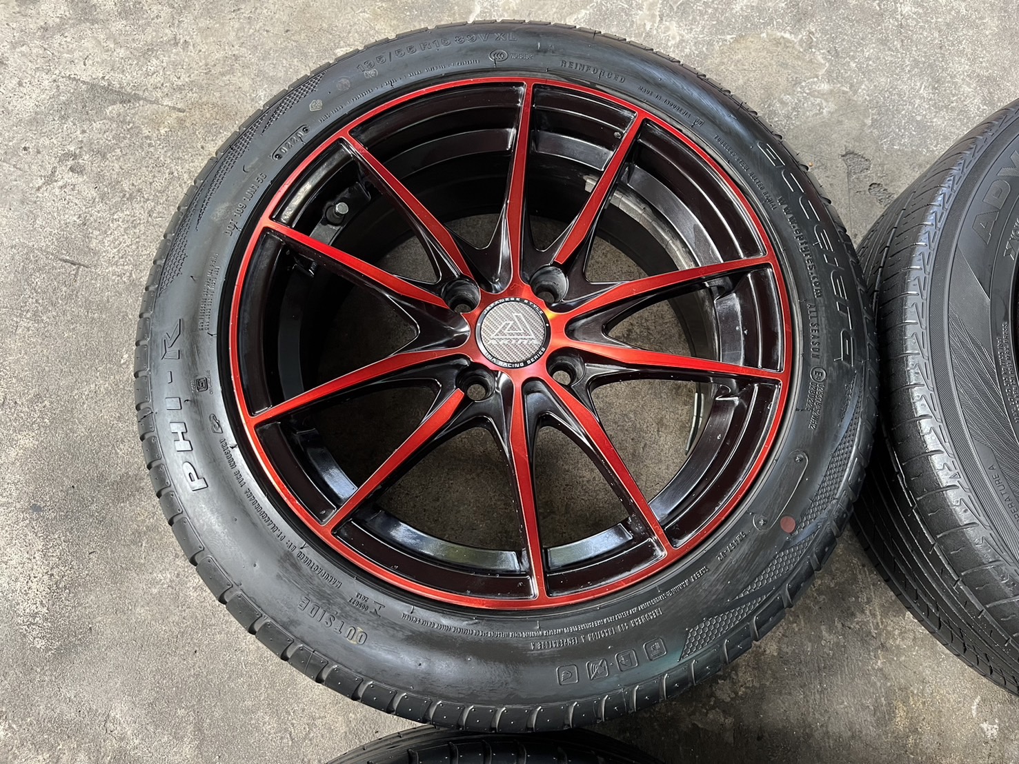 ✨ล้อแม็กแต่ง✨4รู100✨AKINA (งาน SSW) ขอบ 15 สีดำแดง พร้อมยาง 195-55-15 ปี 20