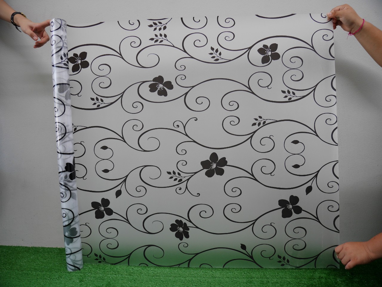 LALAHOME รหัส C023 ฟิล์มติดกระจก สูญญากาศ ลายดอกไม้สีดำ 90CM*1m.