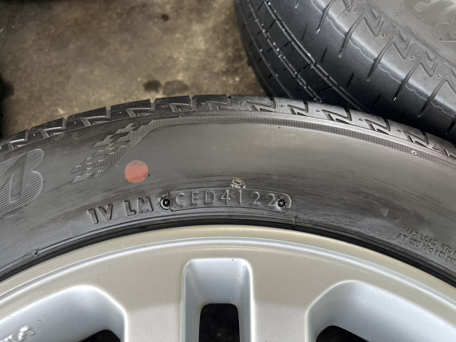 ✨ล้อแม็ก 6รู139✨Toyota ขอบ 17 พร้อมยาง 215-55-17 Bridgestone💥ปลายปี 22💥🚘ใส่กับ รถตู้ Commuter 6รู139 ได้เลย