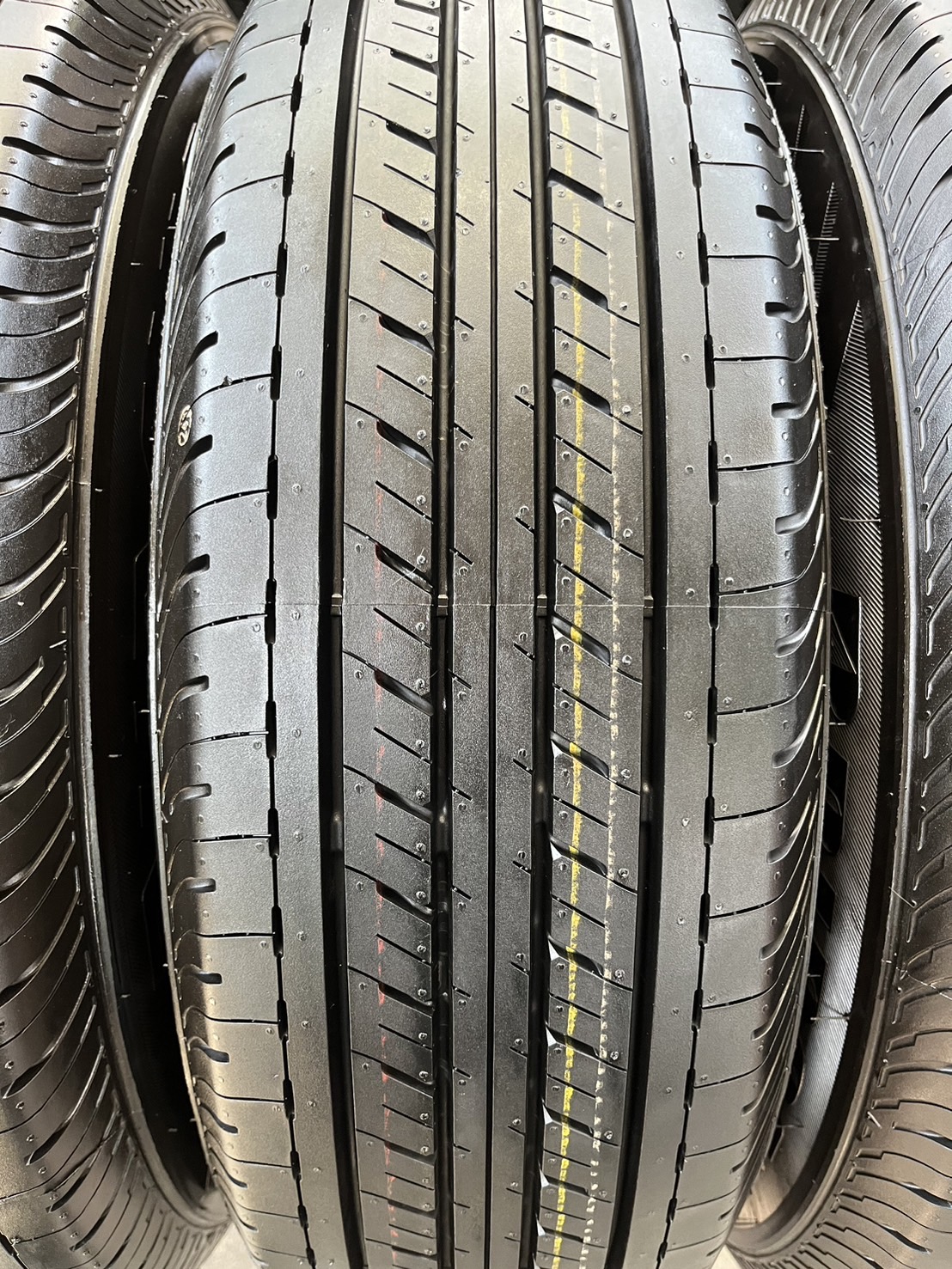 ✨ยางใหม่ป้ายแดง✨215-70-16 Bridgestone🚘ใส่กับ รถตู้ ,รถกระบะตัวเตี้ย ได้ทุกรุ่น