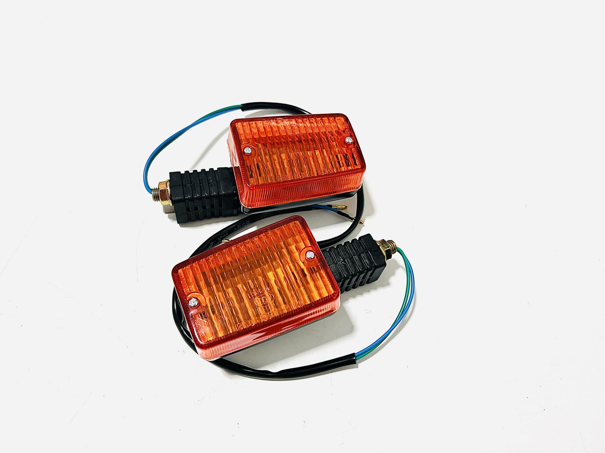 ไฟเลี้ยวหลัง C700/C900 หลังดำ 1 คู่ LAO บ15