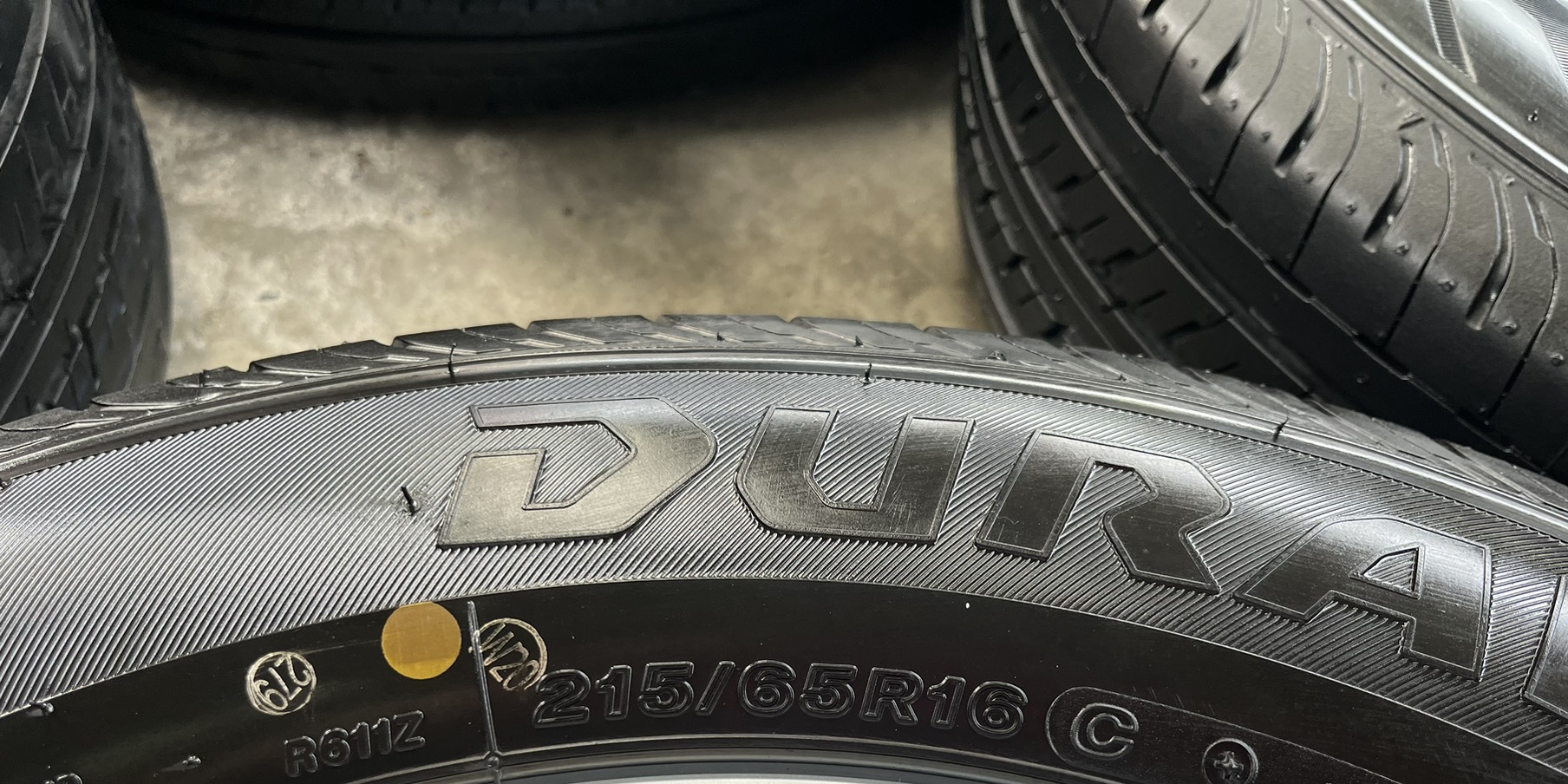 ✨ยางใหม่ป้ายแดง✨215-65-16 Bridgestone💥ปี 25💥🚘ใส่กับ รถตู้ ,รถกระบะตัวเตี้ย ได้ทุกรุ่น