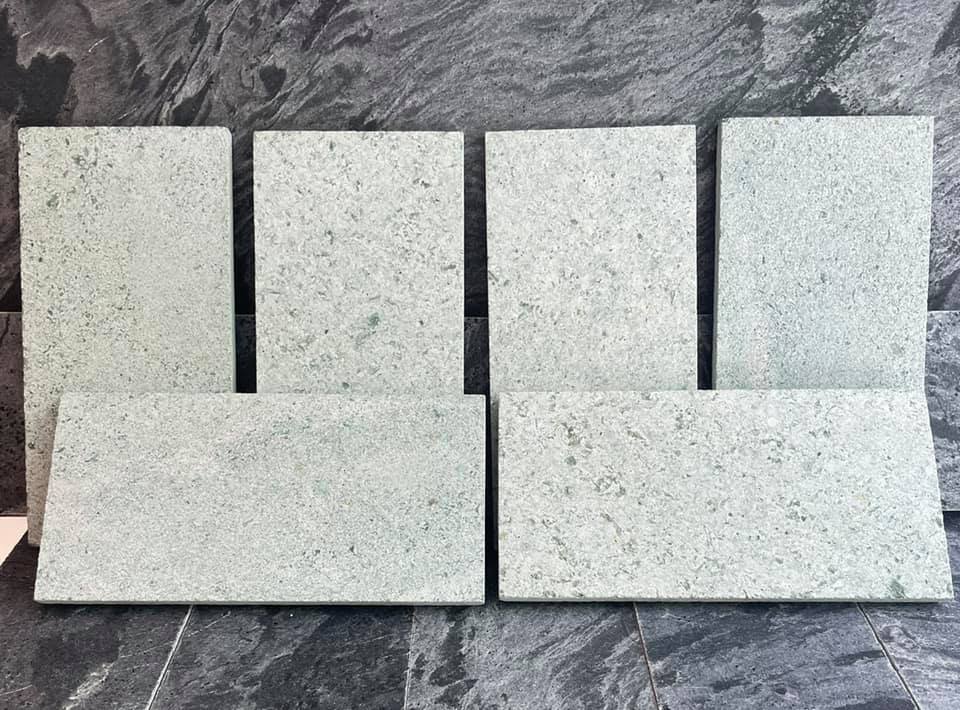 หินปูสระว่ายน้ำ Green Sukabumi 10x20 cm