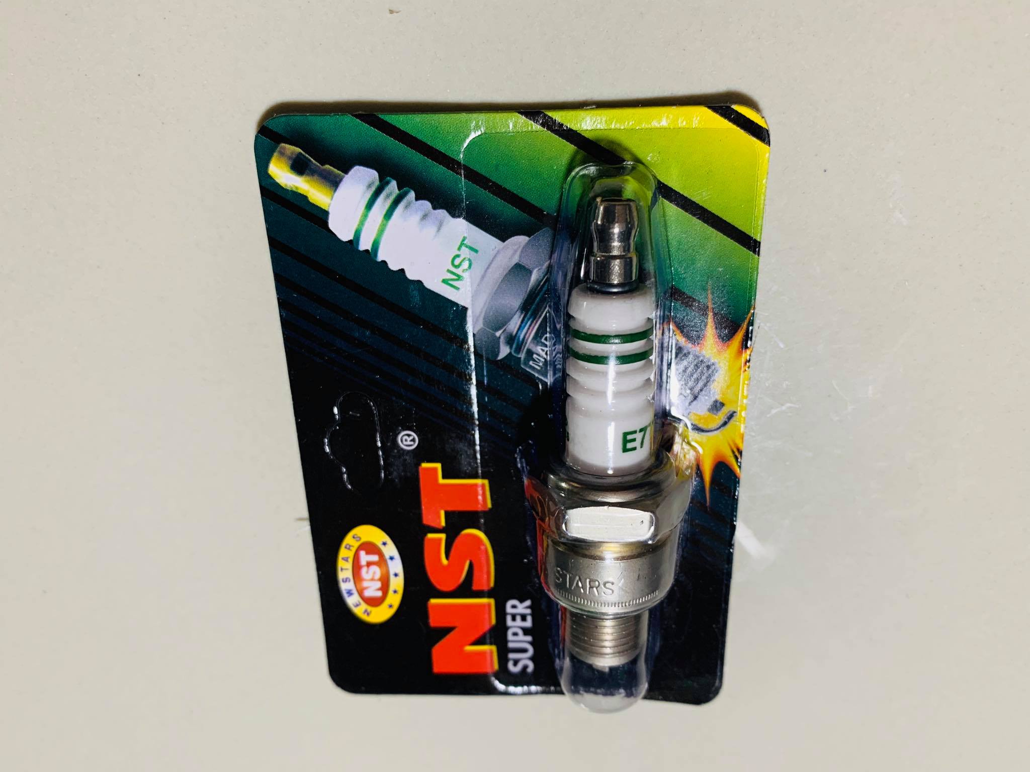 หัวเทียน suzuki rc100 เกลียวสั้น ราคาส่ง