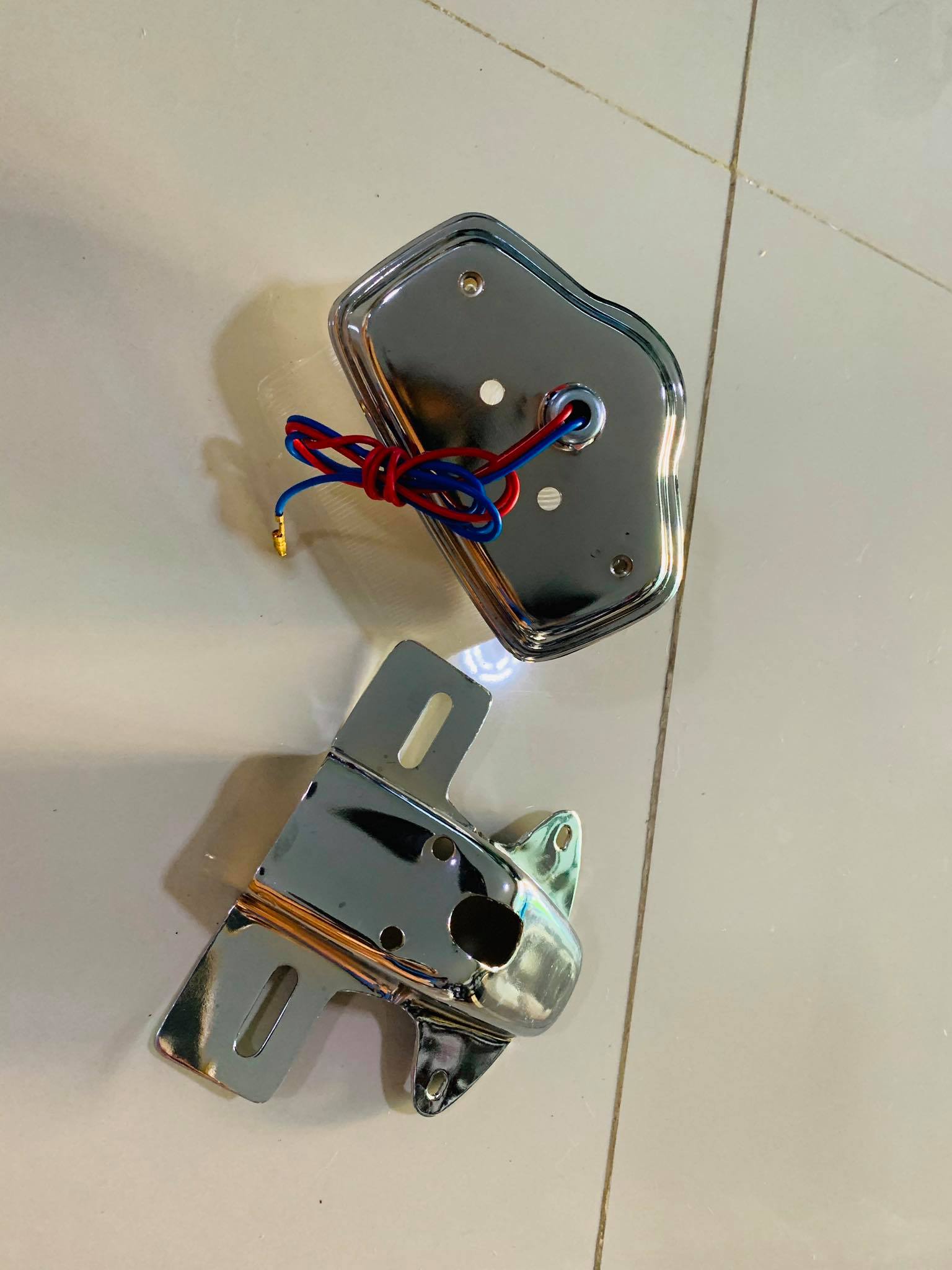 ไฟท้าย+ขายึดไฟท้าย cb100 ซีบี100 ใส