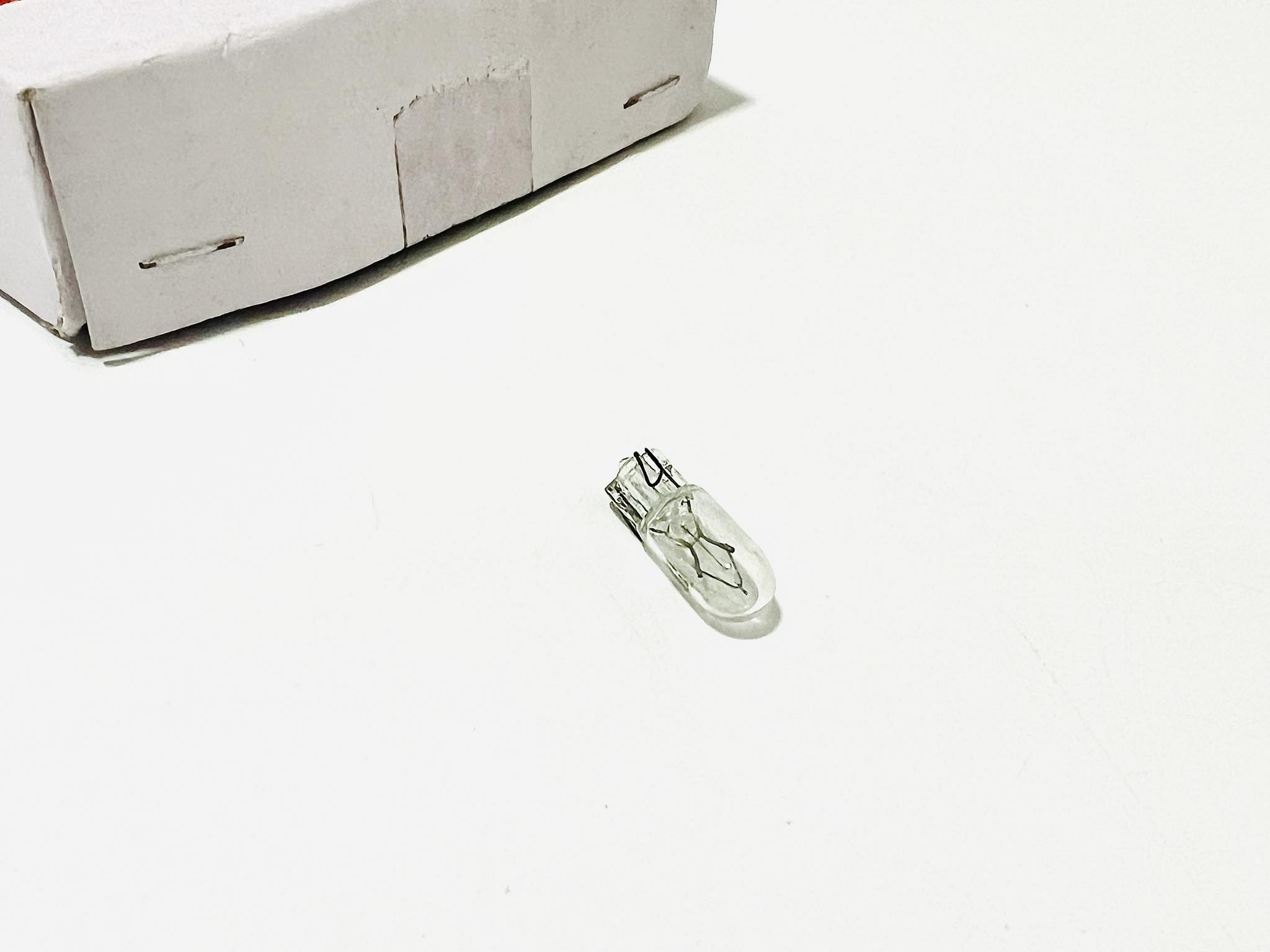 หลอดไฟเกียร์โนวา NOVA 12V1.7W ขาย 1 ดวงรวมส่ง