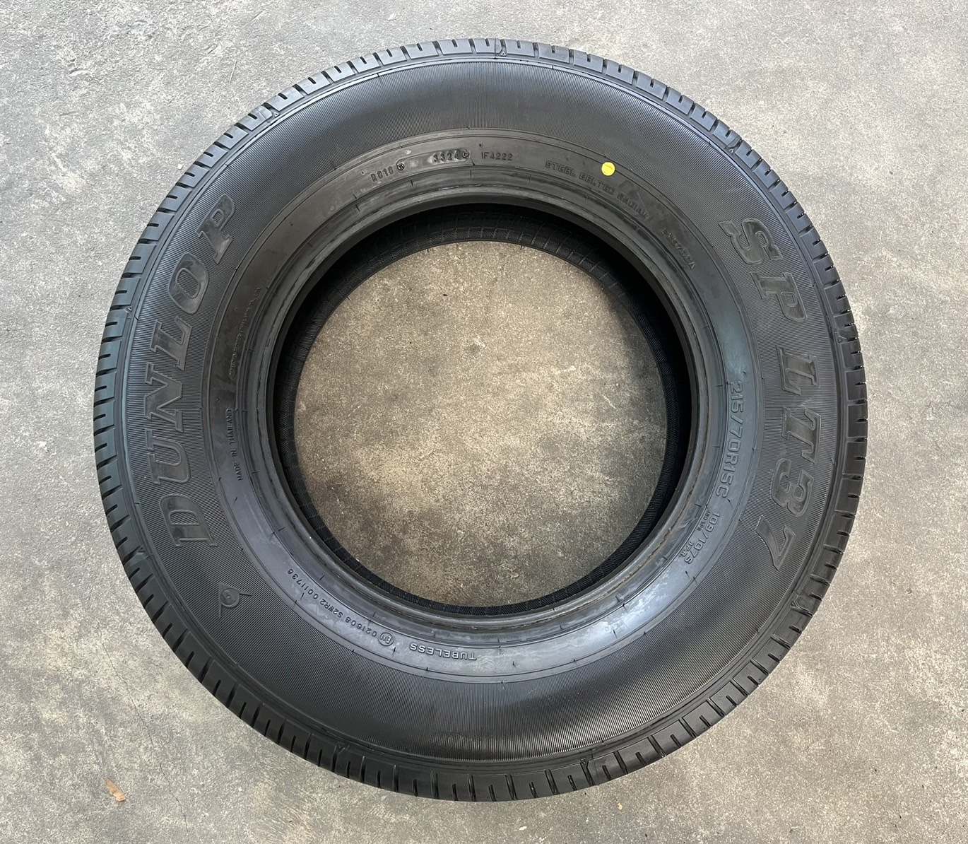 ♨️ปี 24♨️✨ยางใหม่✨215-70-15 Dunlop💖ใหม่กริ๊บ🚘เหมาะสำหรับ รถตู้ ,รถกระบะตัวเตี้ย ทุกรุ่น