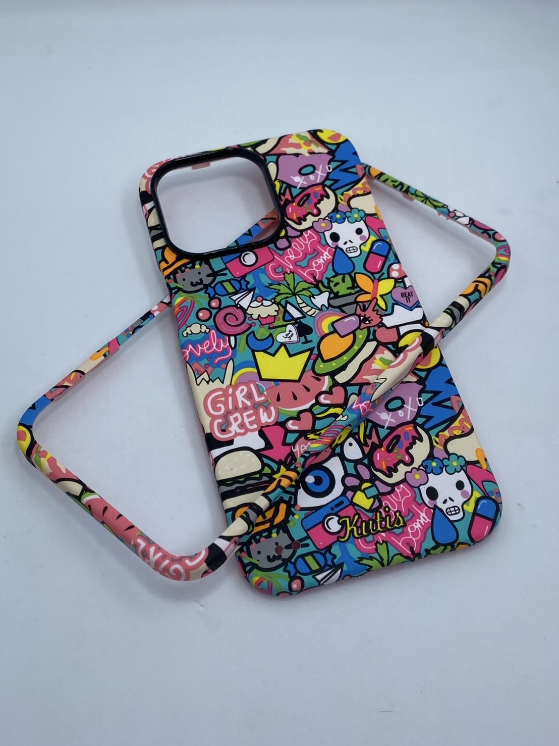 เคสคูทิส(Kutis)เคสไอโฟน15PROMAX(ลายStreet)มาใหม่ เคสประกบหน้า-หลัง เคสเรืองแสง เคสลายวินเทจ ร้านSuperhero Klongthom