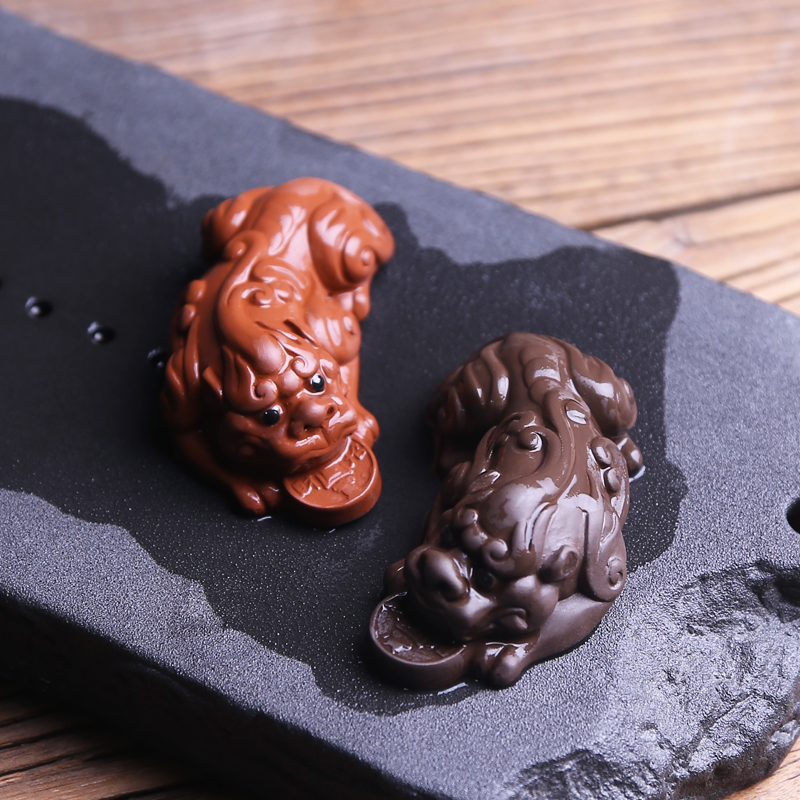 ตุ๊กตาดินเผาสัตว์เทพมงคล "ปี่เซี๊ยะคาบเหรียญ" เสริมมงคลโชคลาภ (คู่ 2 ชิ้น)