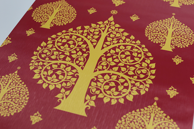 ลายต้นโพธิ์ สีเหลืองทอง พื้นหลังสีแดง
