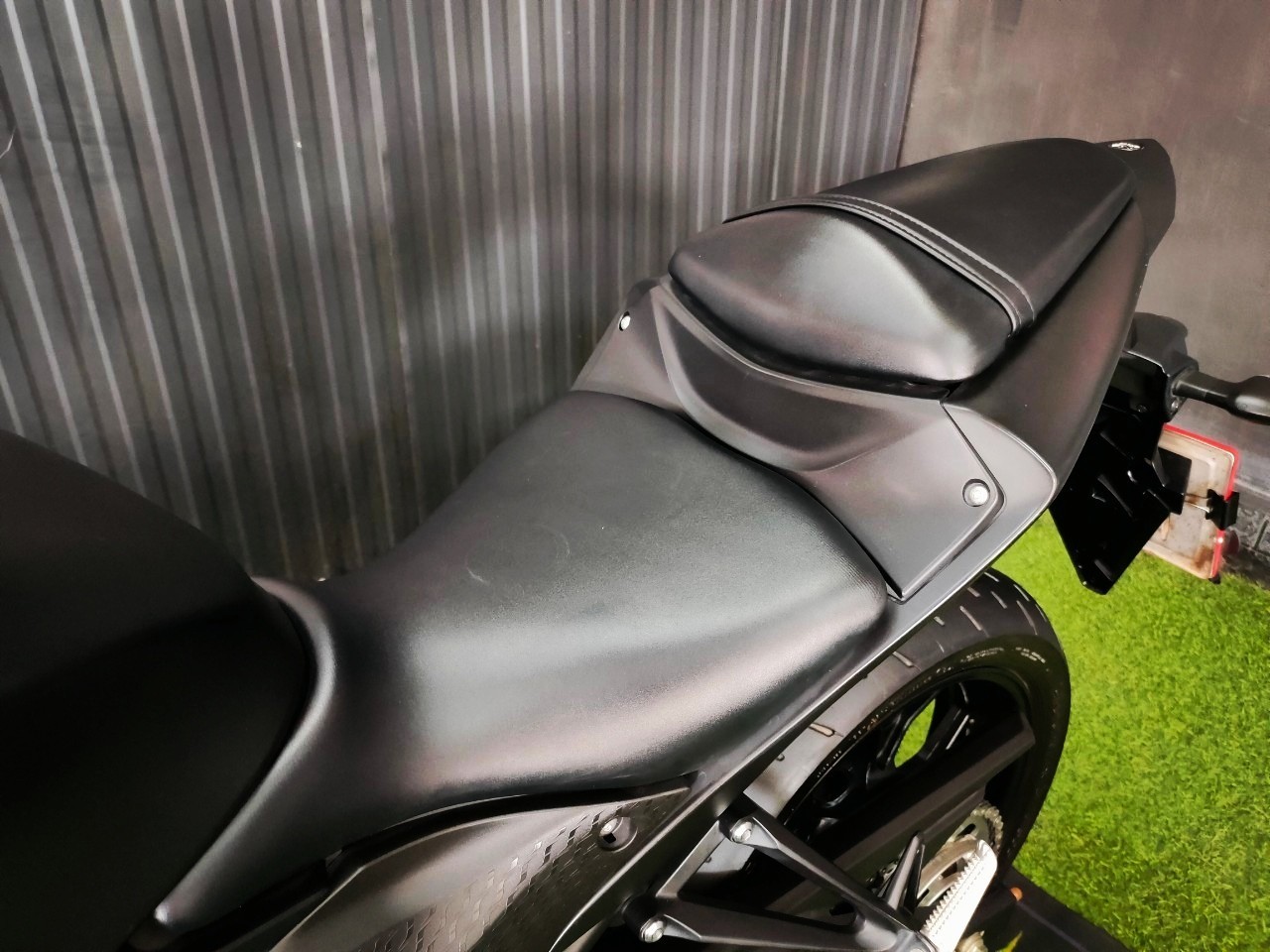 ดำดุดันไม่เกรงใจใคร ❗ YAMAHA New R3 โมเดล 2019 รถมือแรก "นางฟ้าไมล์น้อย" โคตรน่าใช้ 🥰