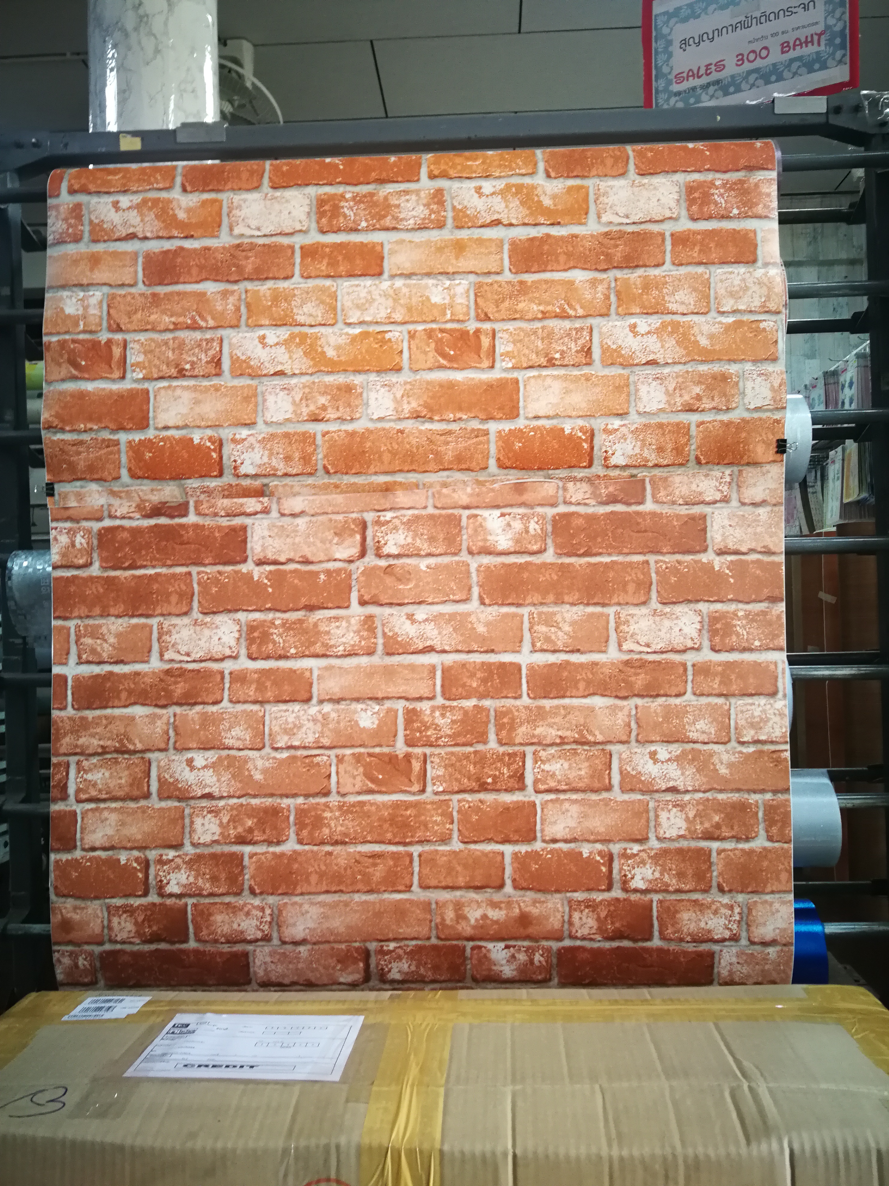 STONE-104 วอลล์เปเปอร์แบบมีกาวในตัว ลายอิฐส้มเหมือนจริง หน้ากว้าง 100 cm