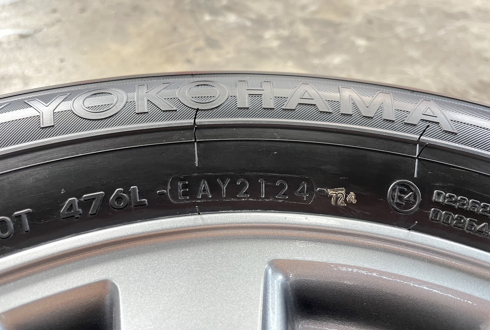 ✨ล้อแม็ก 5รู114✨Toyota INNOVA ขอบ 15 สีไฮเปอร์ พร้อมยางป้ายแดง 205-70-15 Yokohama♨️ปี 24♨️