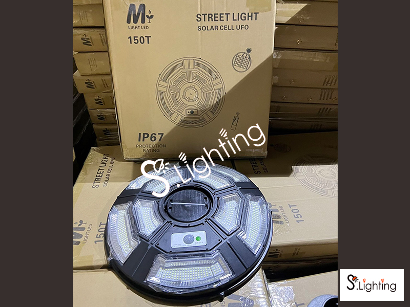 โคมไฟถนน/สนาม UFO SOLAR CELL 150T 656LED + รีโมท แสงขาว