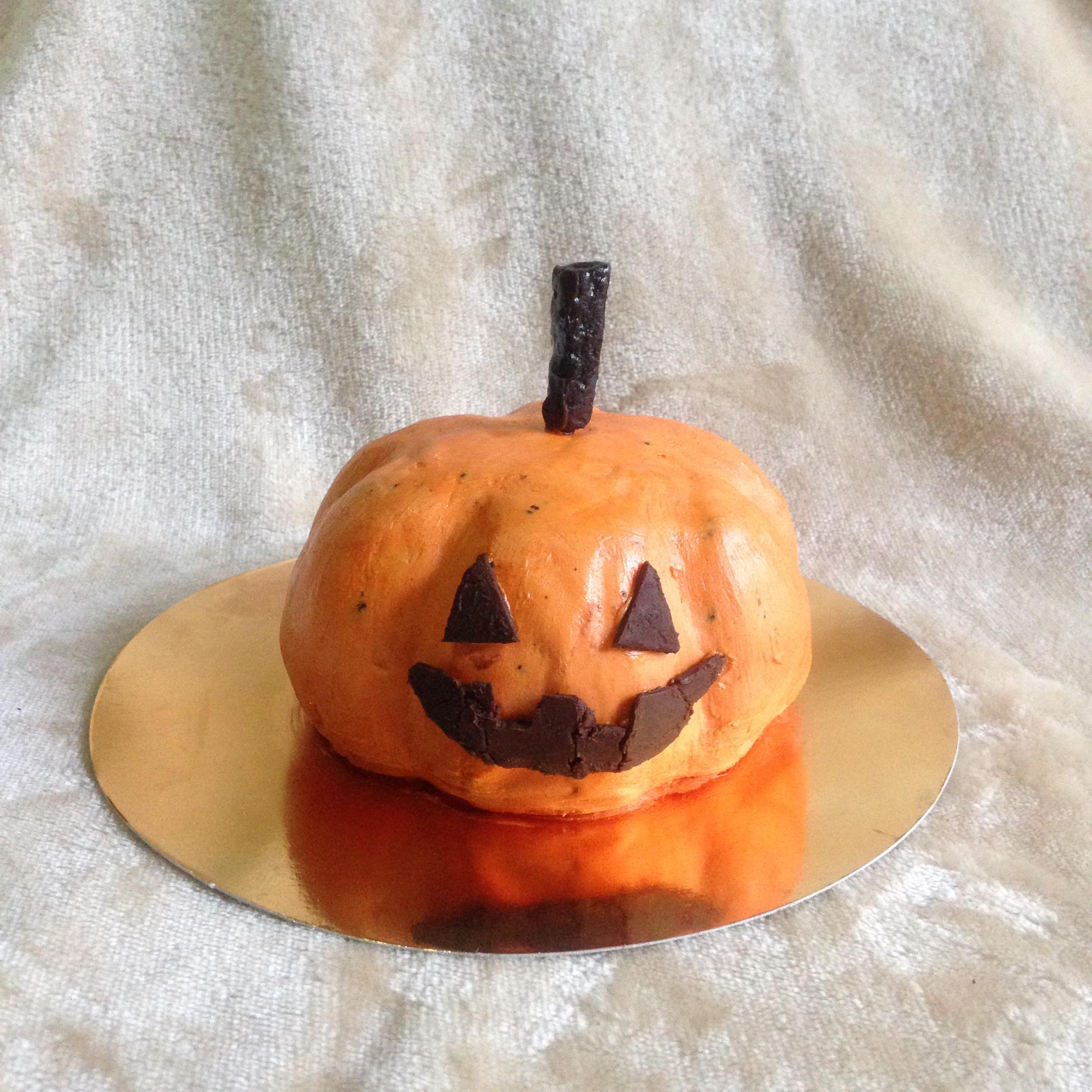 เค้กเค้กฮาโลวีน 2019 (ขนาด 1/2 ปอนด์) 2 ชั้น / Halloween Cake (1/2 Pound) 2 Layers