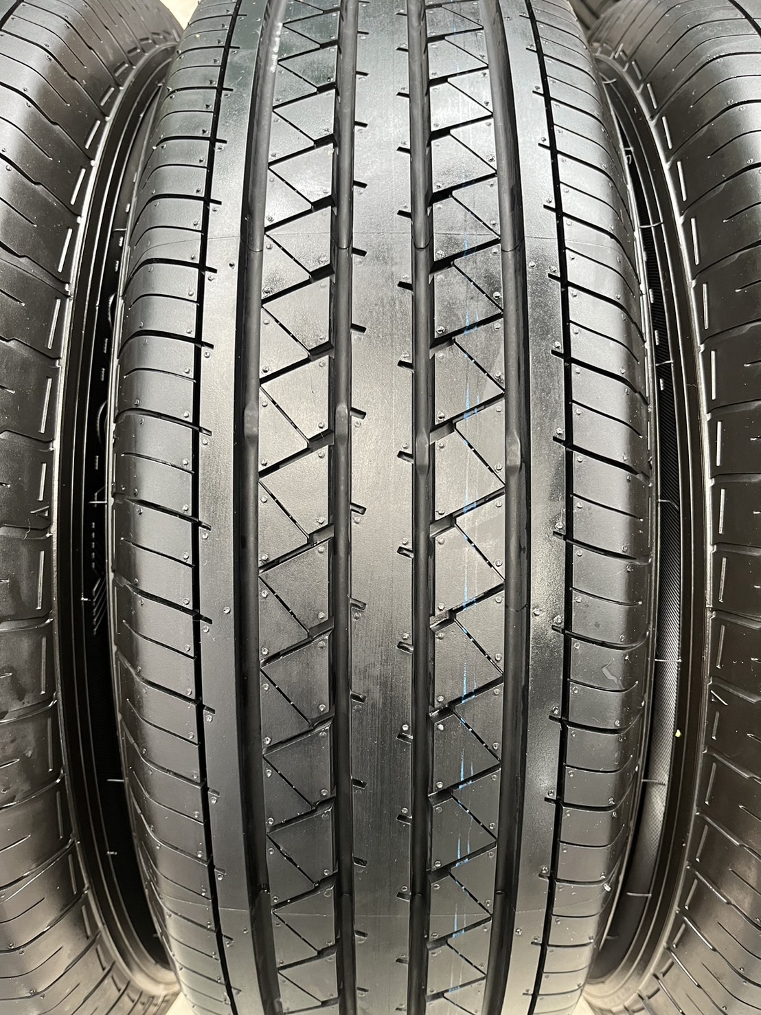 ♨️ปี 24♨️✨ยางป้ายแดง✨205-70-15 Yokohama🚘เหมาะสำหรับ รถกระบะตัวเตี้ย รถกระบะสายบรรทุก