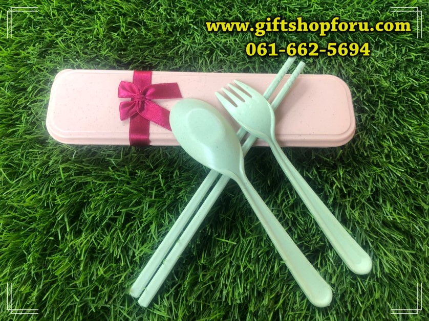 ช้อนส้อมตะเกียบข้าวฟ่าง ใส่กล่องผูกโบว์