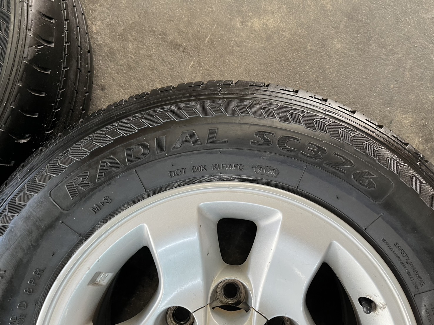 ✨ล้อแม็ก 6รู139✨Toyota Sport Rider D4D ขอบ 15 แถมยาง 215-70-15 Goodride ปี 23