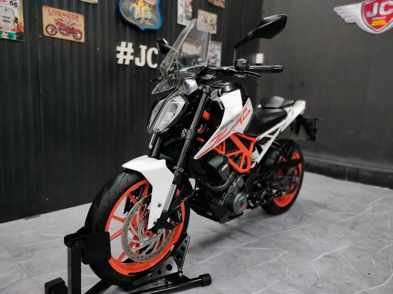 1 สูบลูกโต Naked Bike สายลุย 💥 KTM DUKE390 จดปี 2020 โมเดล 2017 "มือเดียว สวยใส น่าใช้"