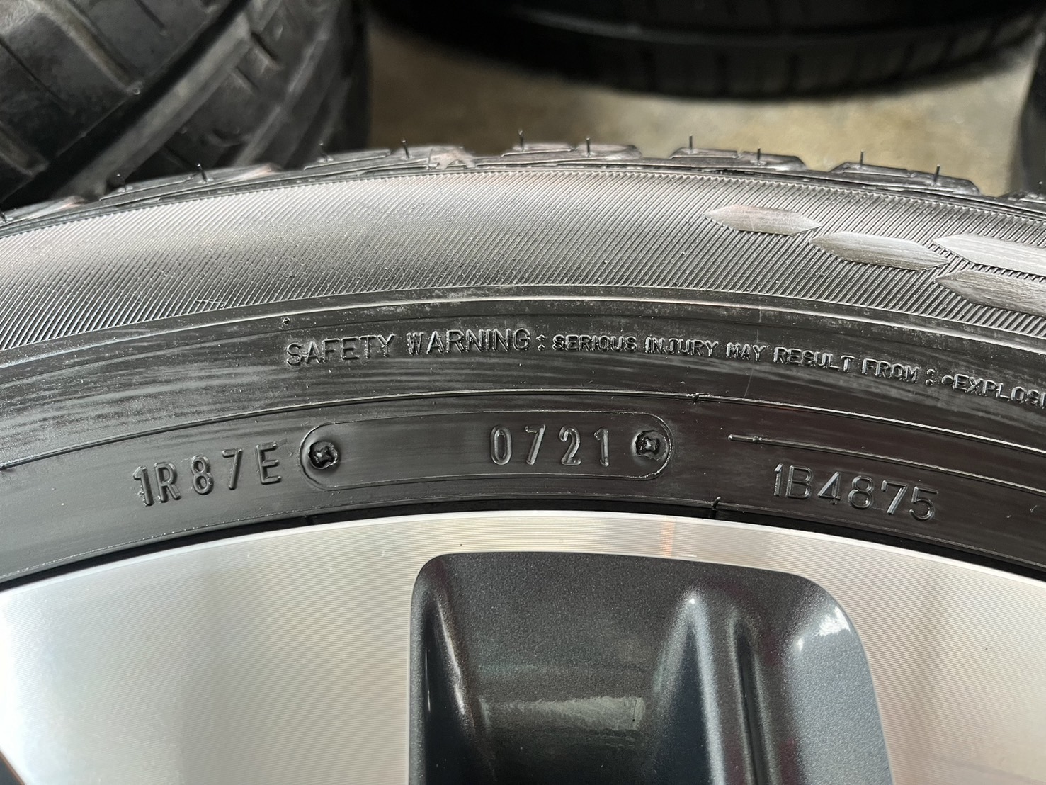 ✨ล้อแม็ก✨Toyota Fortuner Legender ขอบ 20 เทาหน้าเงา พร้อมยาง 265-50-20 Dunlop ปี 21