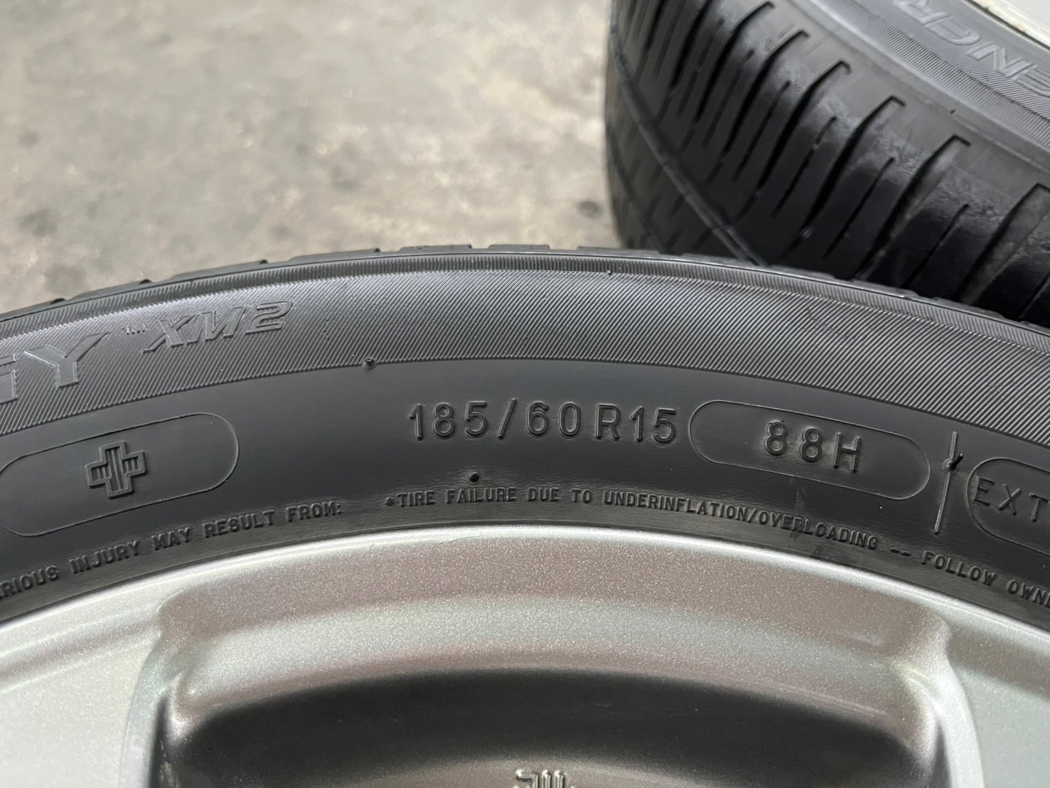 ✨ล้อแม็ก 4รู100✨Toyota Vios รุ่นพิเศษ ขอบ 15 สีเทา พร้อมยาง 185-60-15 Michelin ปี 22