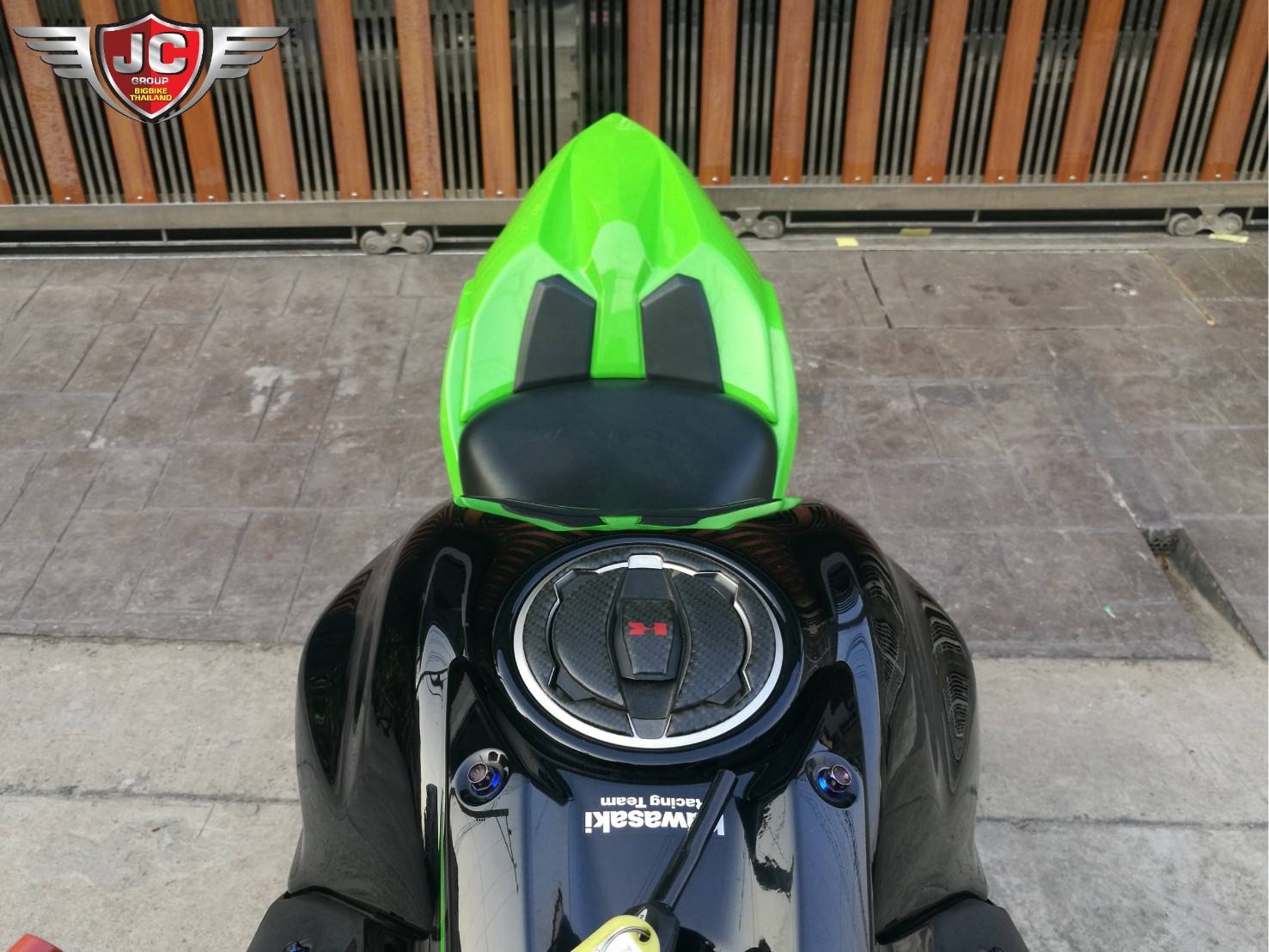 รถคันนี้ทำไมมันหล่อจังใครได้ไปขับหล่อทั้งคนขับทั้งรถไมล์วิ่ง 1XXXX โล