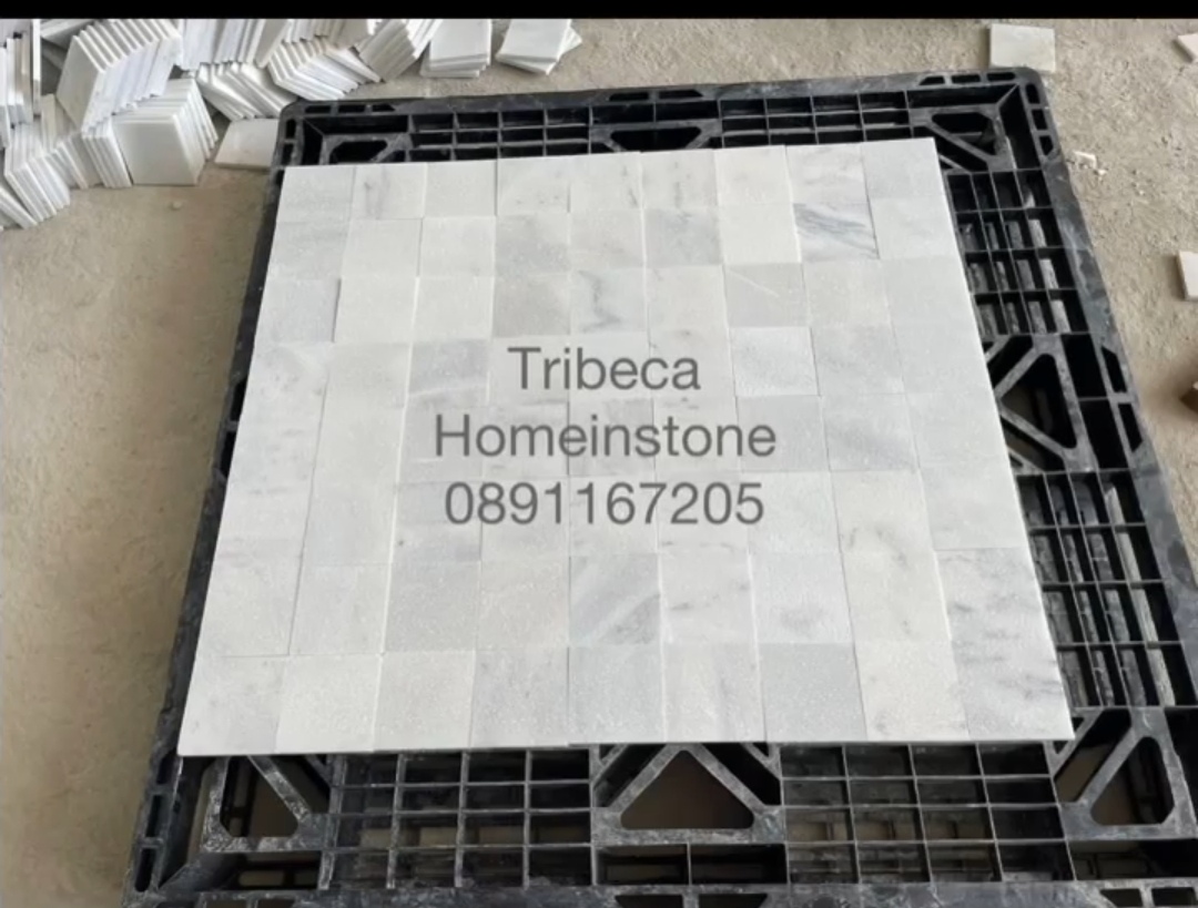 หินปูสระว่ายน้ำ white tribeca สีขาวผสมเทาอ่อนๆ