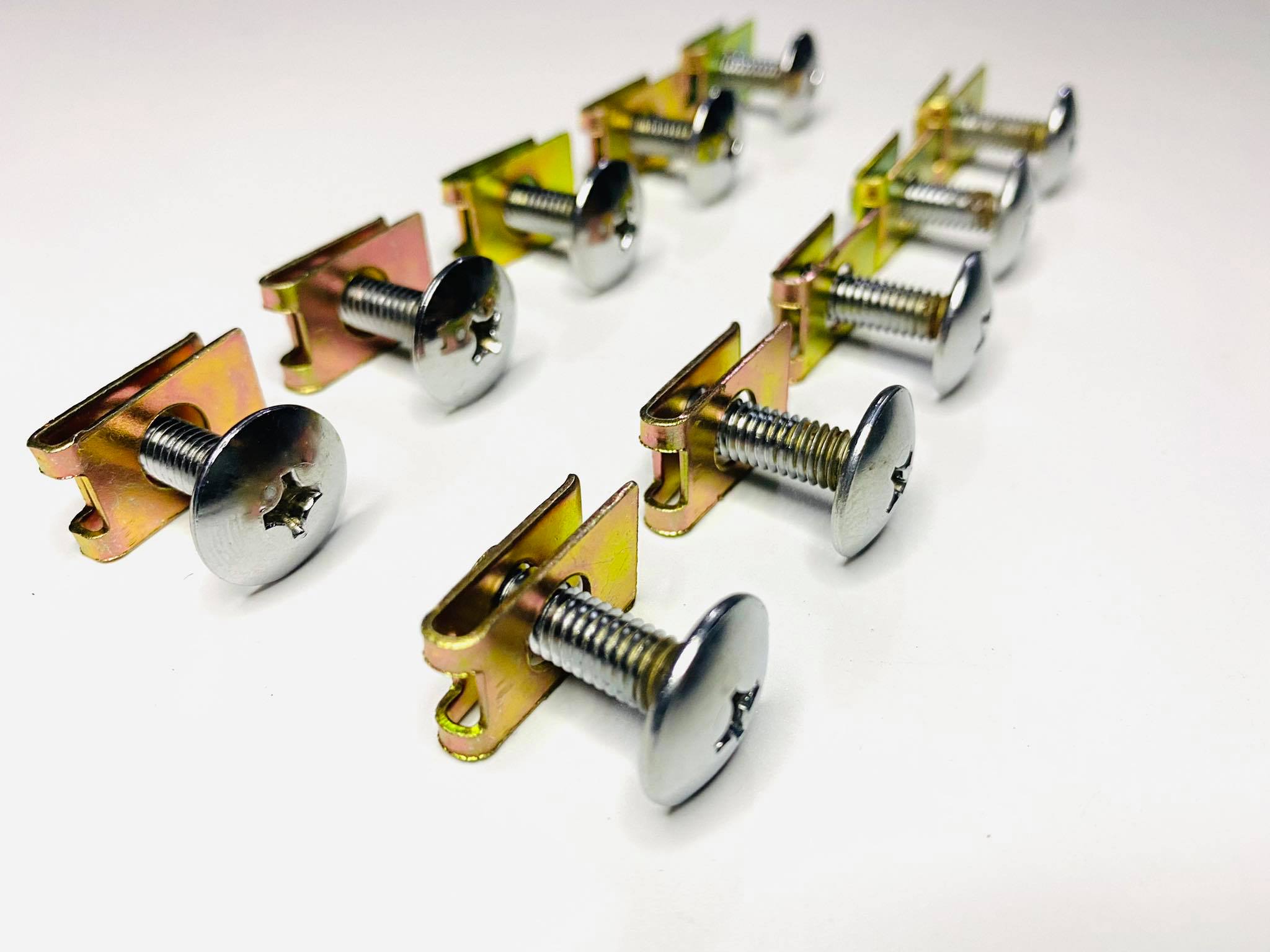 น๊อต+กิ๊ปบังลมชุดสีมอเตอร์ไซด์ 6*20