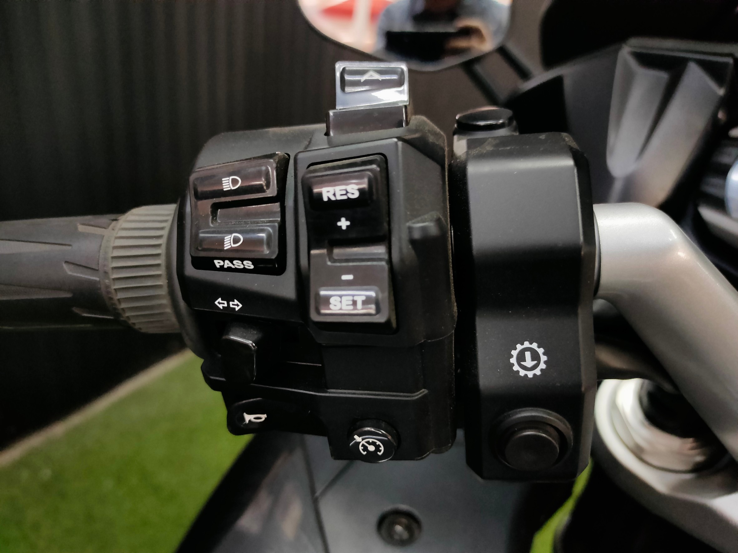 Sport Touring ตัวพรีเมียมจากค่าย YAMAHA รุ่น FJR1300AS ตัวท๊อป Autoclutch ขับเพลาปลายปี 2018 แท้สายจอดไมล์ 2,xxx 😎 โฉมปัจจุบัน...นับคันได้เลย‼️