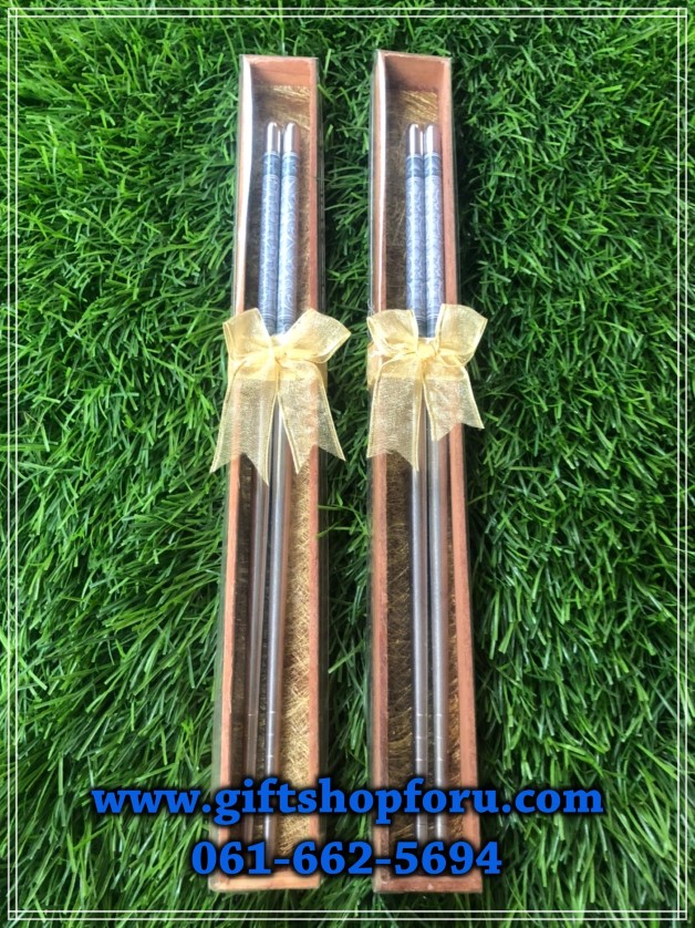 ตะเกียบสแตนเลสใส่กล่องไม้