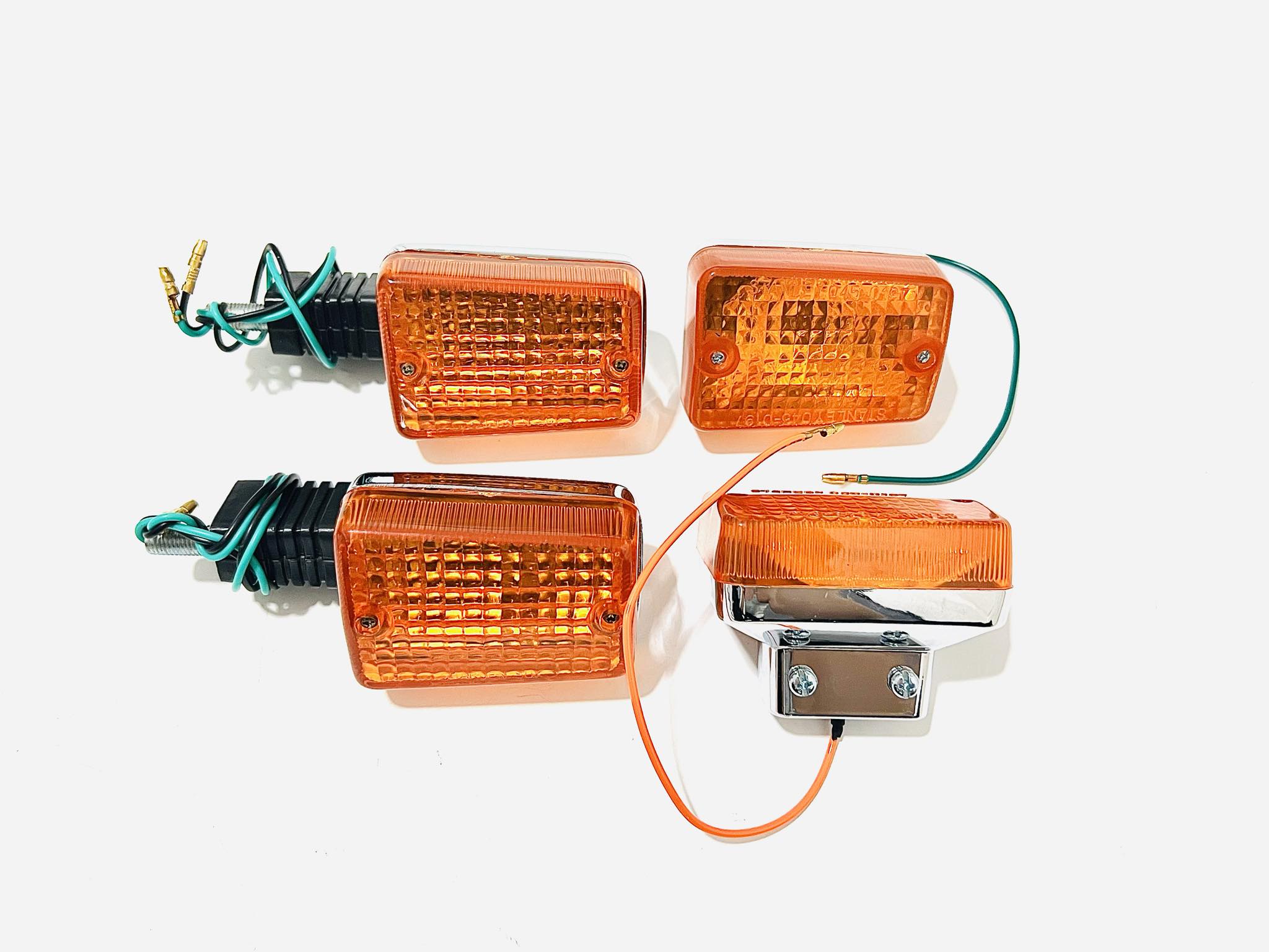 ไฟเลี้ยวหน้า+หลัง C700 ครบชุด สีชุบ บ15