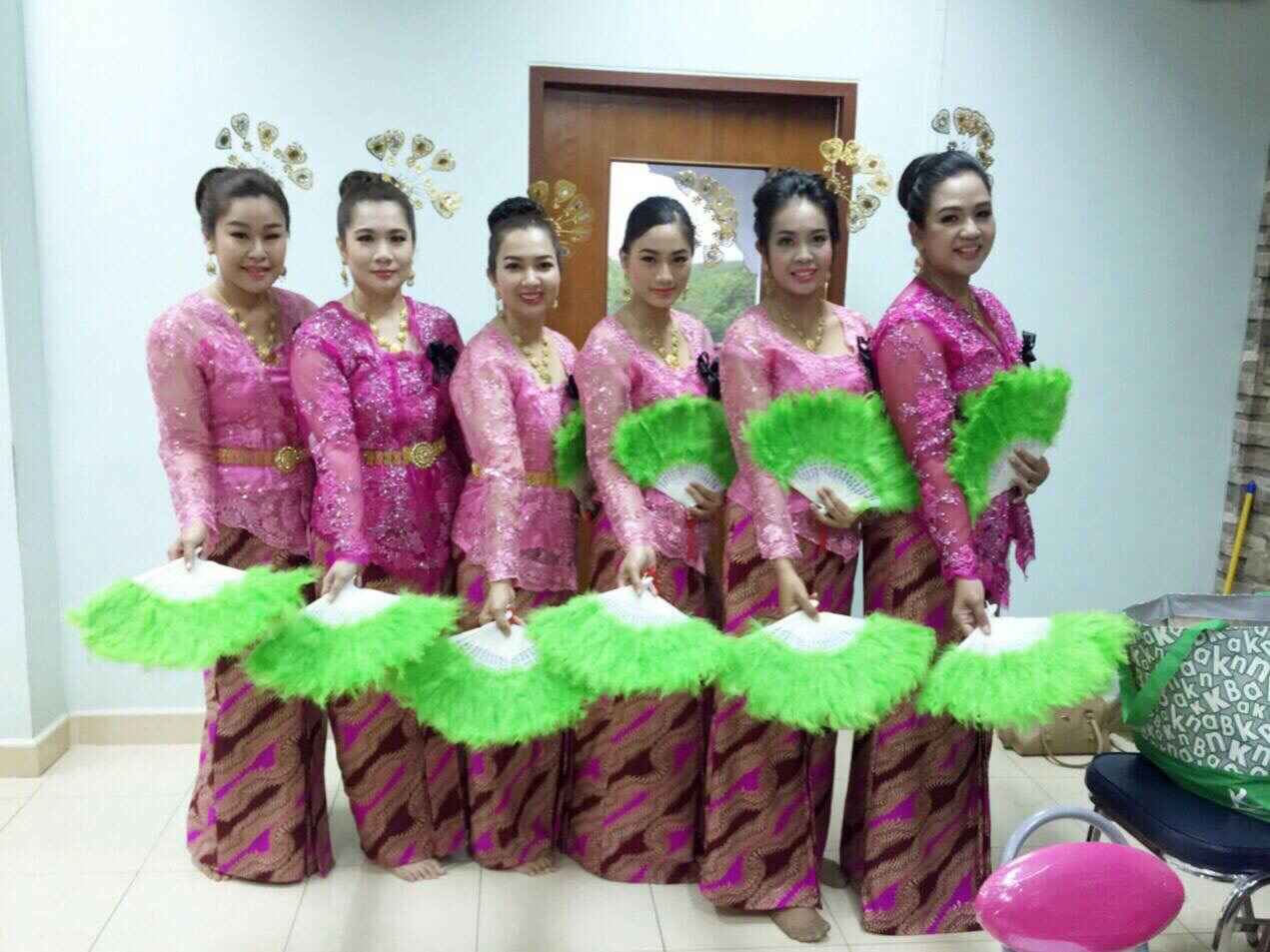 พัดขนนก คู่