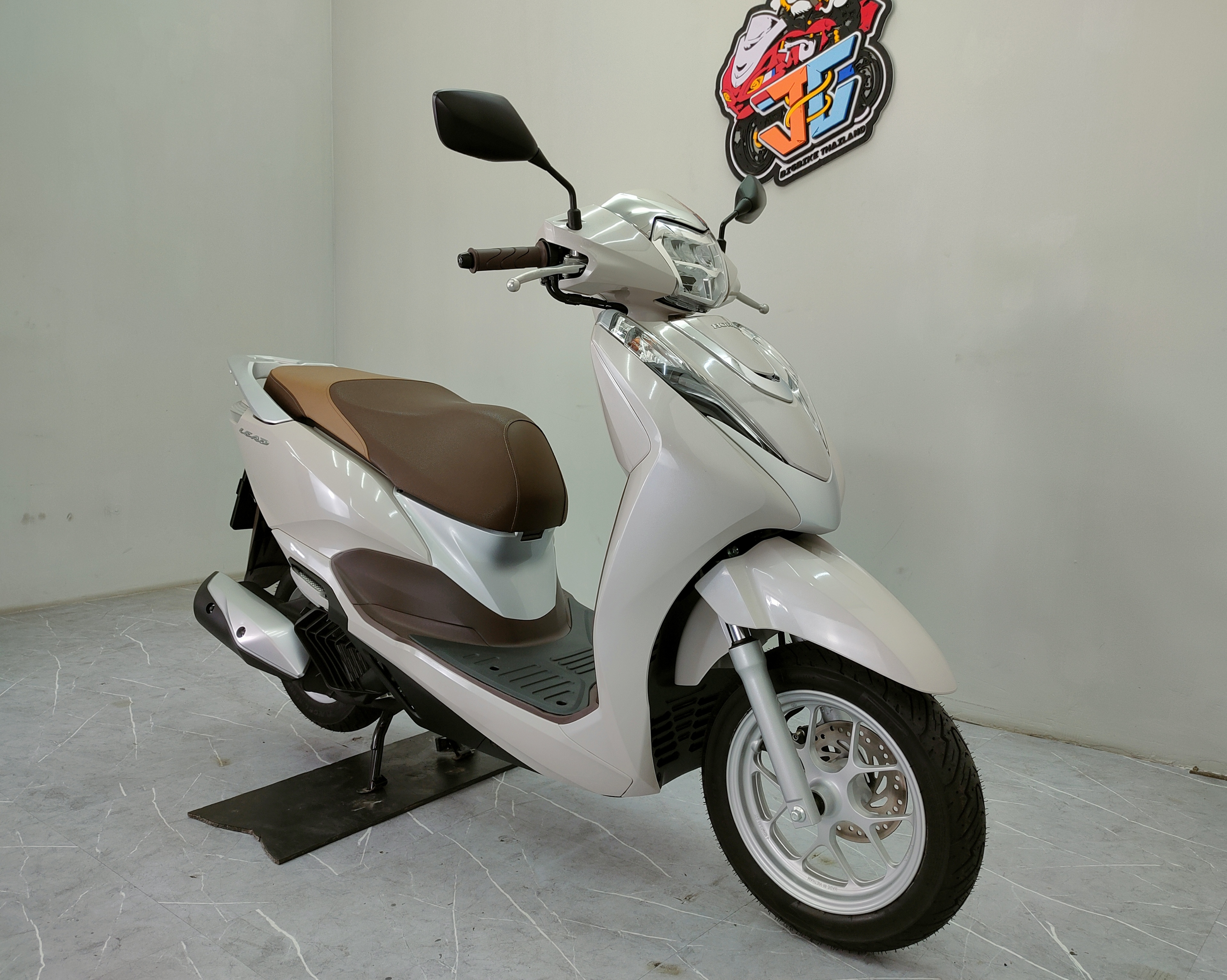 อร๊ายย‼️หรีดร้อยโล 😱 AII NEW LEAD125 4V ปี 2023 แท้ สายจอด 1xx โลแท้ๆ สภาพนี้ป้ายแดงชัดๆ 💥