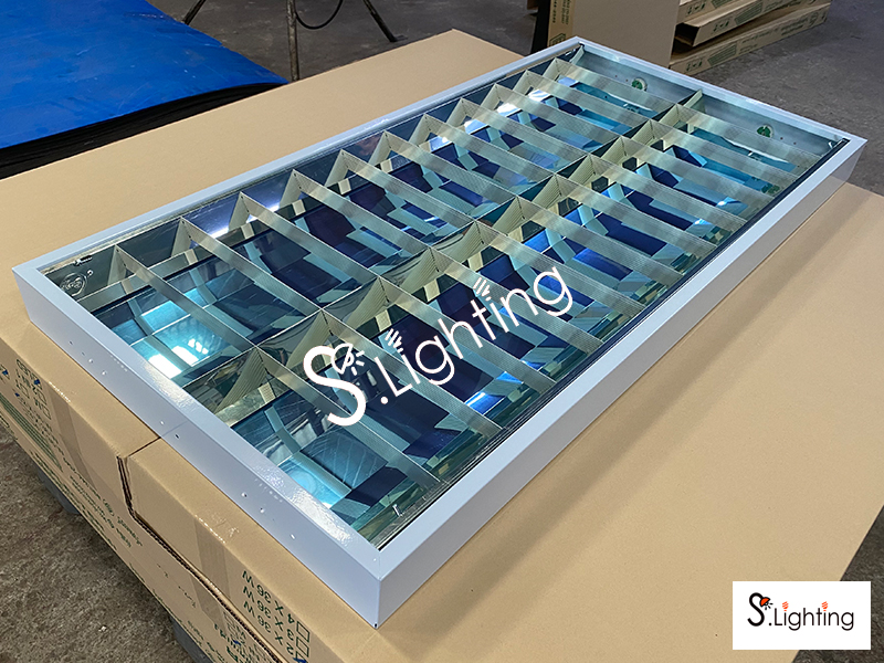 โคมตะแกรงอลูมิเนียมติดลอย 2x36w (60x120 cm.)