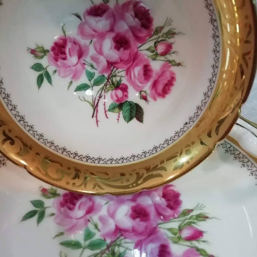 ถ้วยชา Foley กุหลาบชมพู ขอบทอง Bone China Made in Englang